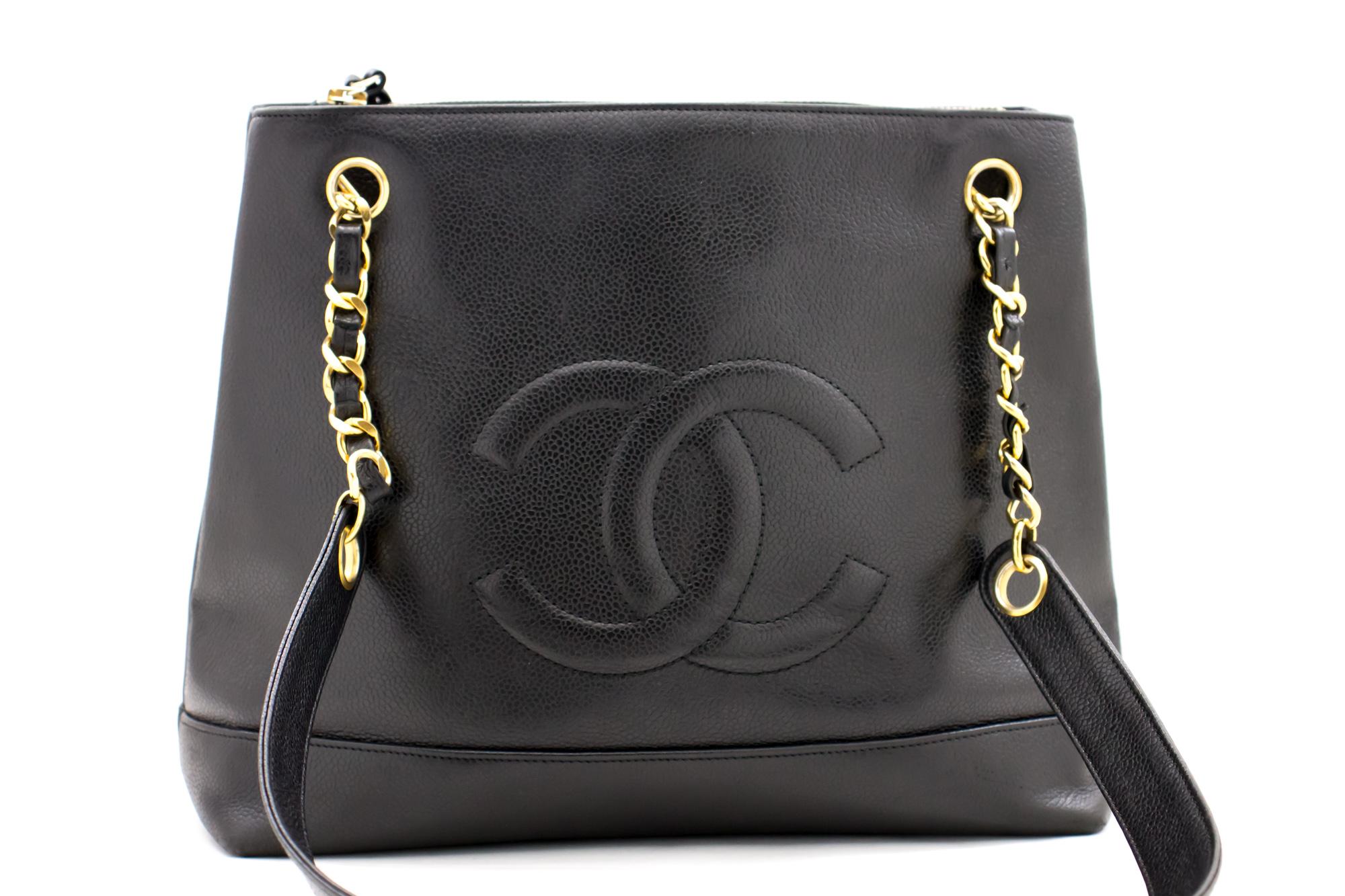 Eine authentische CHANEL Kaviar große Kette Umhängetasche Schwarz Leder Gold Zipper. Die Farbe ist Schwarz. Das Außenmaterial ist Leder. Das Muster ist solide. Dieser Artikel ist Vintage / Classic. Das Jahr der Herstellung wäre