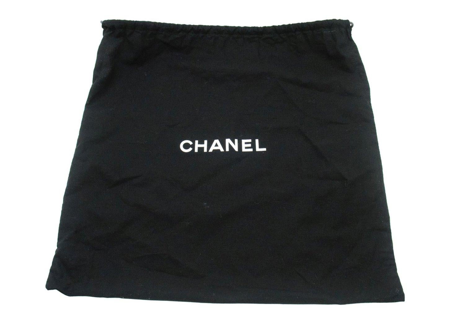 CHANEL Caviar Large Chain Shoulder Bag Leather Black Zip Goldper 16