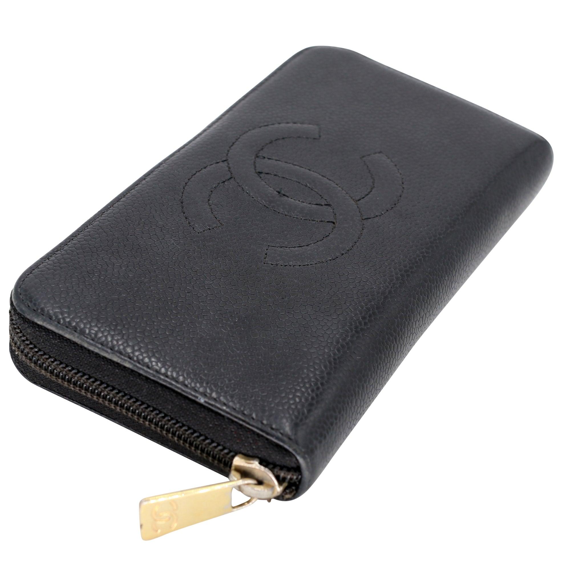 Chanel Caviar Leather Big CC Zip Monogram Wallet CC-W1020P-A004 In Good Condition For Sale In Downey, CA