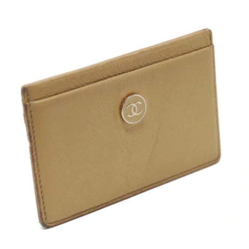 Chanel Caviar Leather CC ID Card Holder Wallet

CHANEL signature CC monogram credit card holder wallet and gold hardware simply breathtaking with a classic CC logo and interior. This timeless ID holder includes 4 individual compartments. This