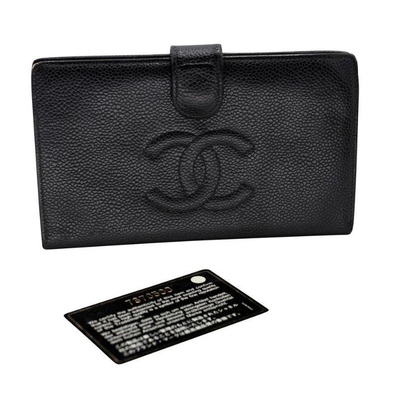 Chanel Caviar Leather French Kisslock Wallet CC-W0128P-0003

This Chanel Black Leather CC Long French Purse Wallet is perfect if you are seeking something chic and luxurious to organize your essentials such as bills, credit cards and coins. It