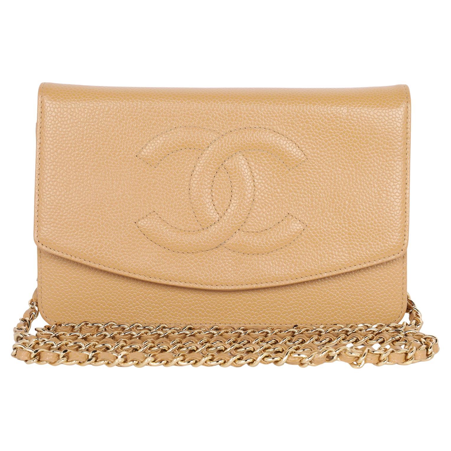 Chanel Kaviarfarbene Leder-Mini-Brieftasche an Kette, gesteppte Frontklappe im Angebot