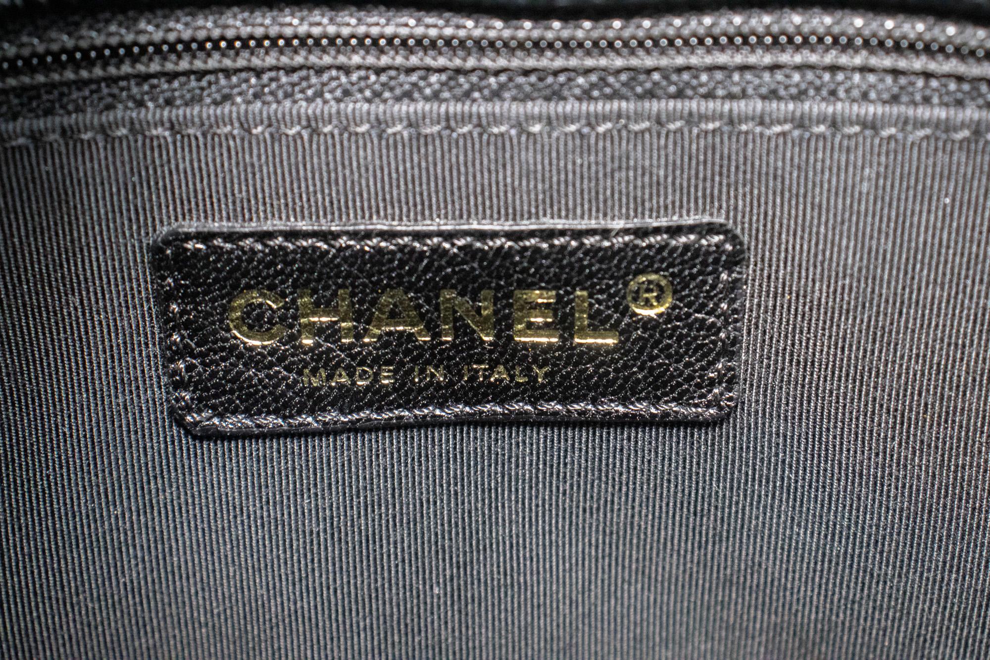 CHANEL Caviar PST Chain Shoulder Shopping Tote Bag Black Quilted For Sale 5