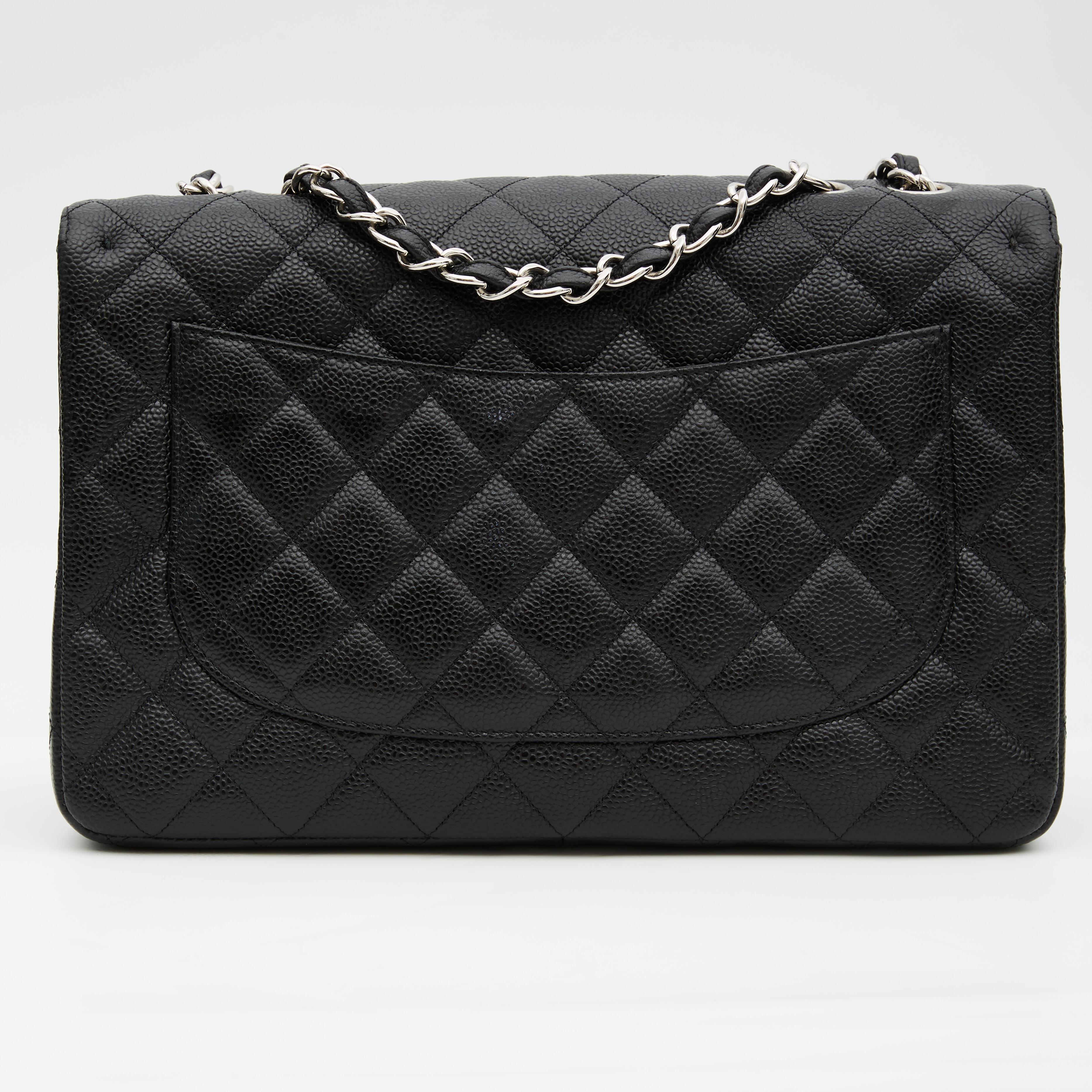 This shoulder bag is made of caviar textured leather in black with diamond quilted stitching. The bag features a chain interlaced with leather shoulder straps, a rear patch pocket, a front flap with a silver CC turn lock and a black leather interior