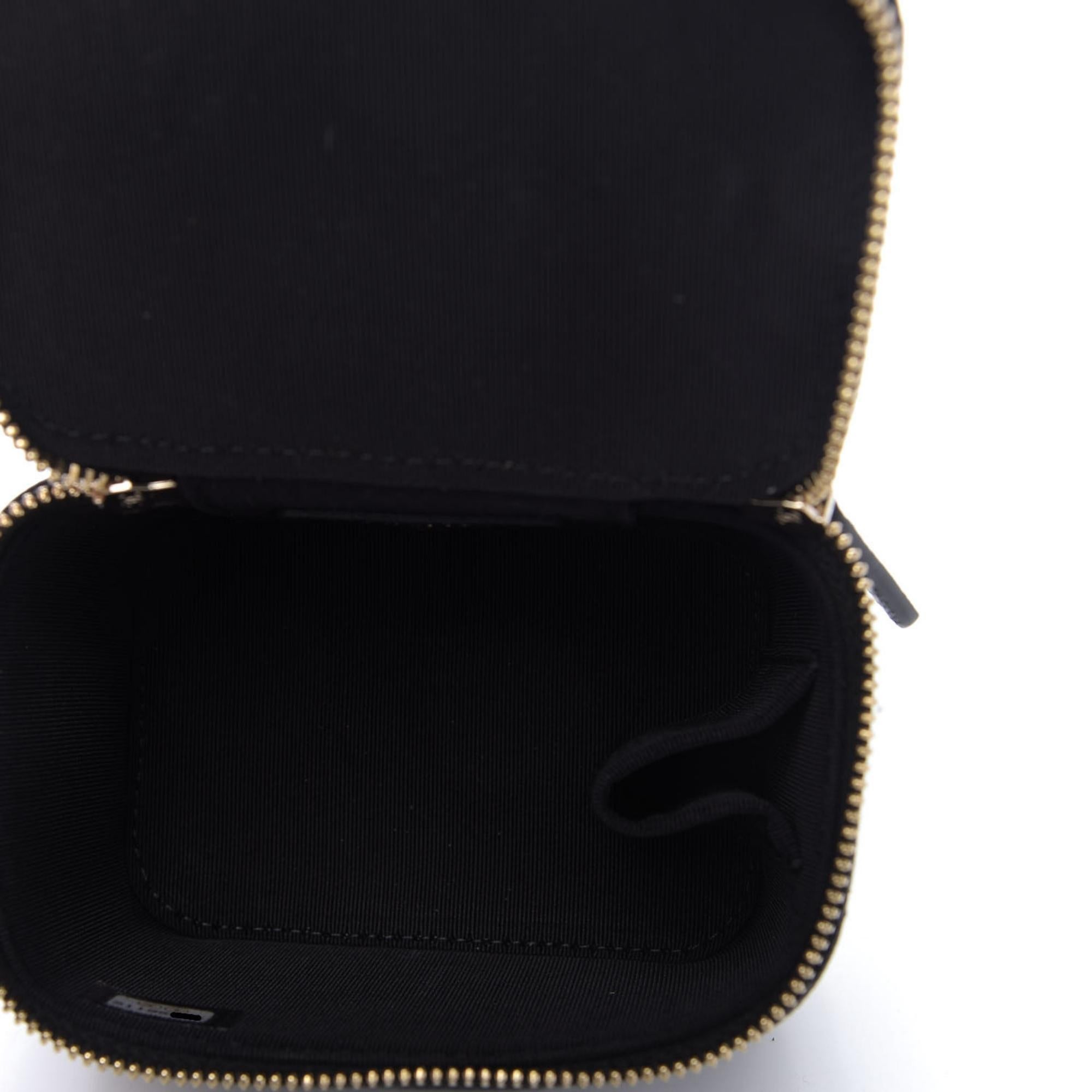 Chanel Caviar Quilted Black Mini Pearl On Top Vanity Case With Chain (2021) In Excellent Condition In Montreal, Quebec