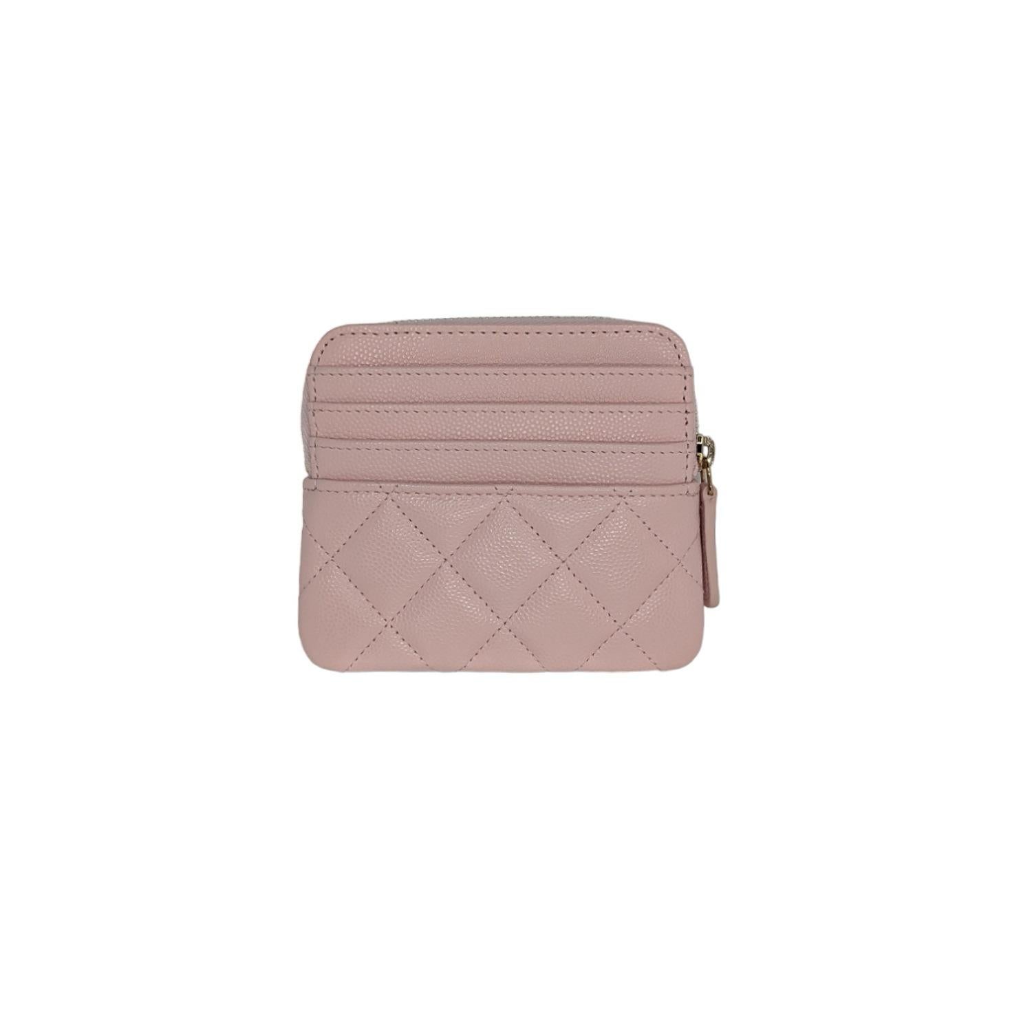 This ultra-stylish card holder is crafted of luxurious diamond quilted caviar leather in pink with a crystal-embellished leather threaded gold chain Chanel CC on the face. The zipper opens to a pink fabric interior and there are card slots on either