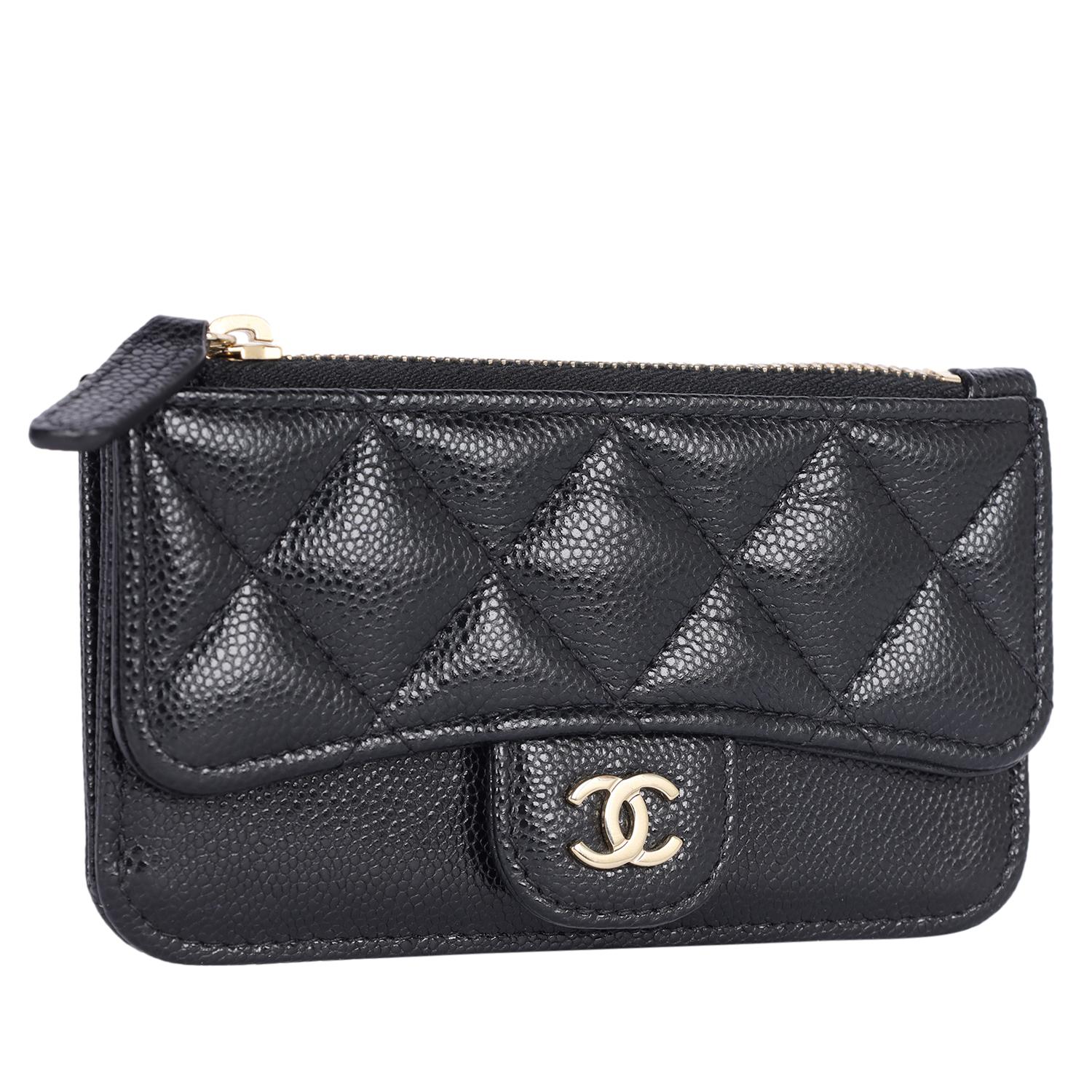 Noir CHANEL Porte-cartes à rabat zippé Caviar noir en vente