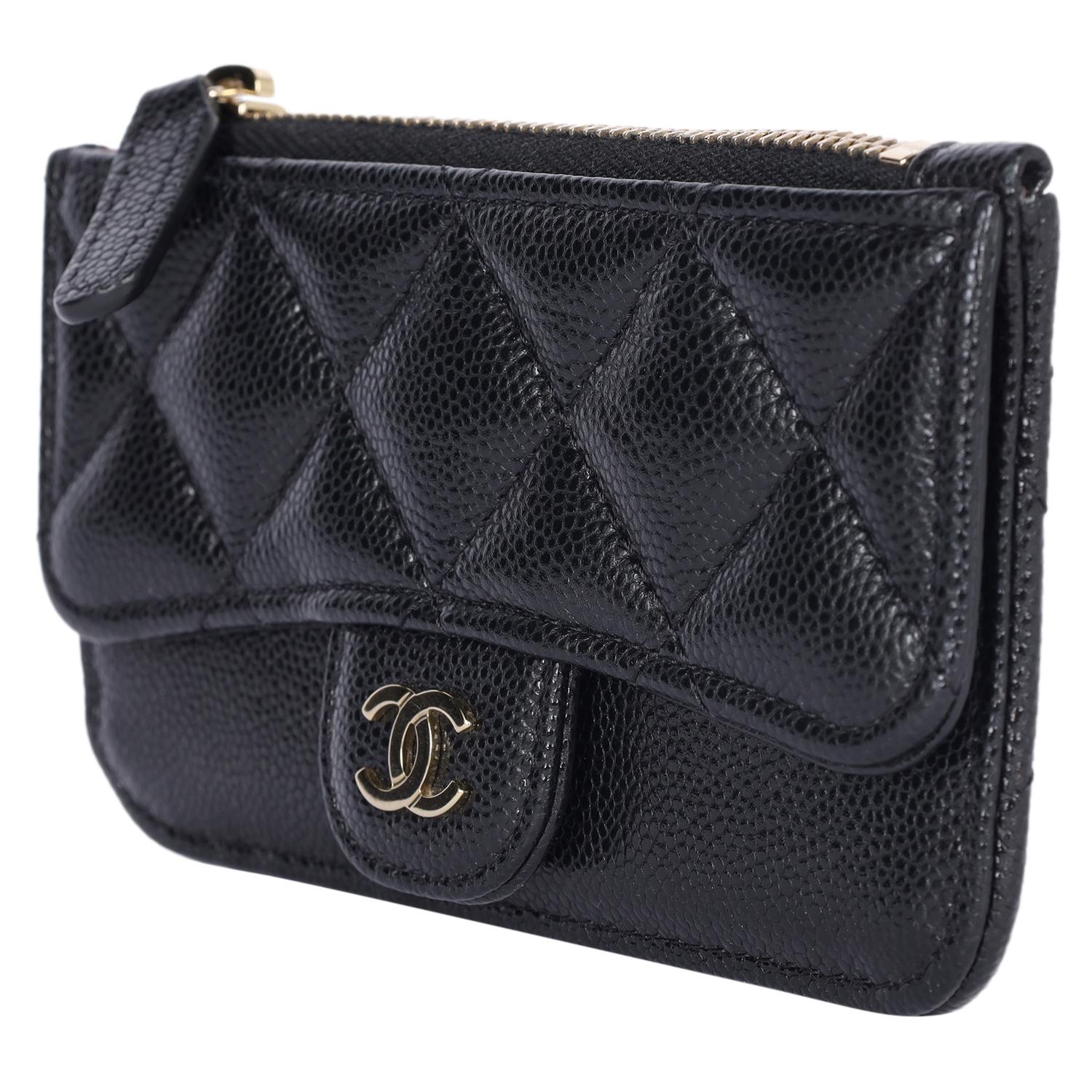 CHANEL Porte-cartes à rabat zippé Caviar noir Neuf - En vente à Salt Lake Cty, UT