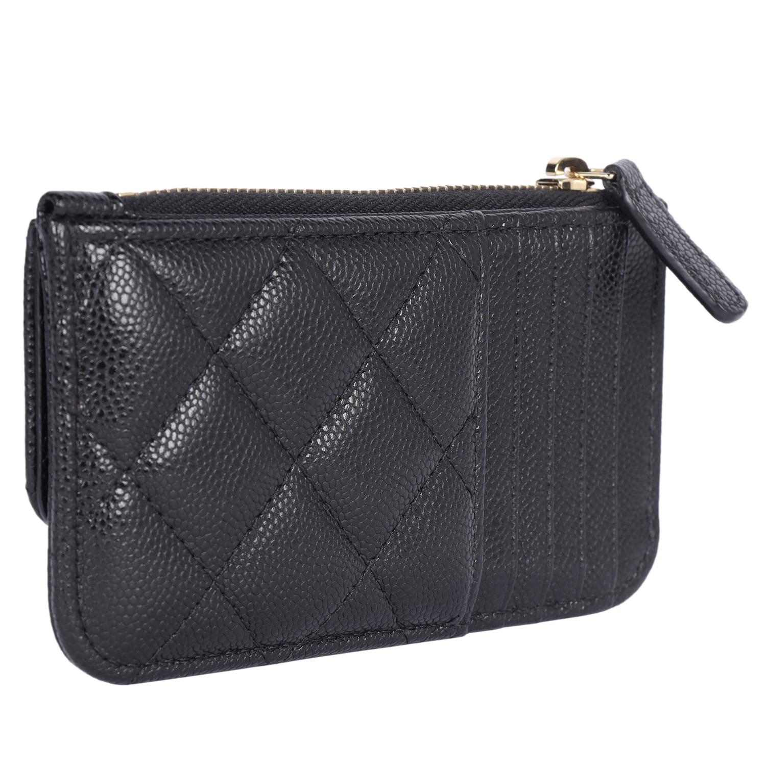 CHANEL Porte-cartes à rabat zippé Caviar noir en vente 1