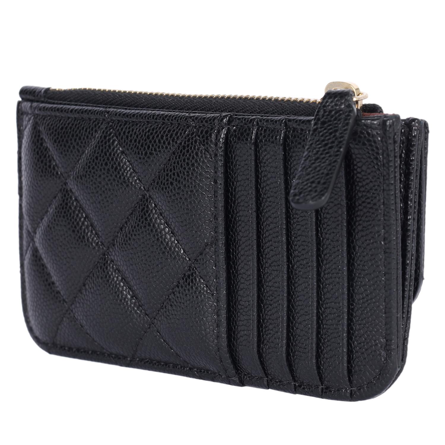 CHANEL Porte-cartes à rabat zippé Caviar noir en vente 2