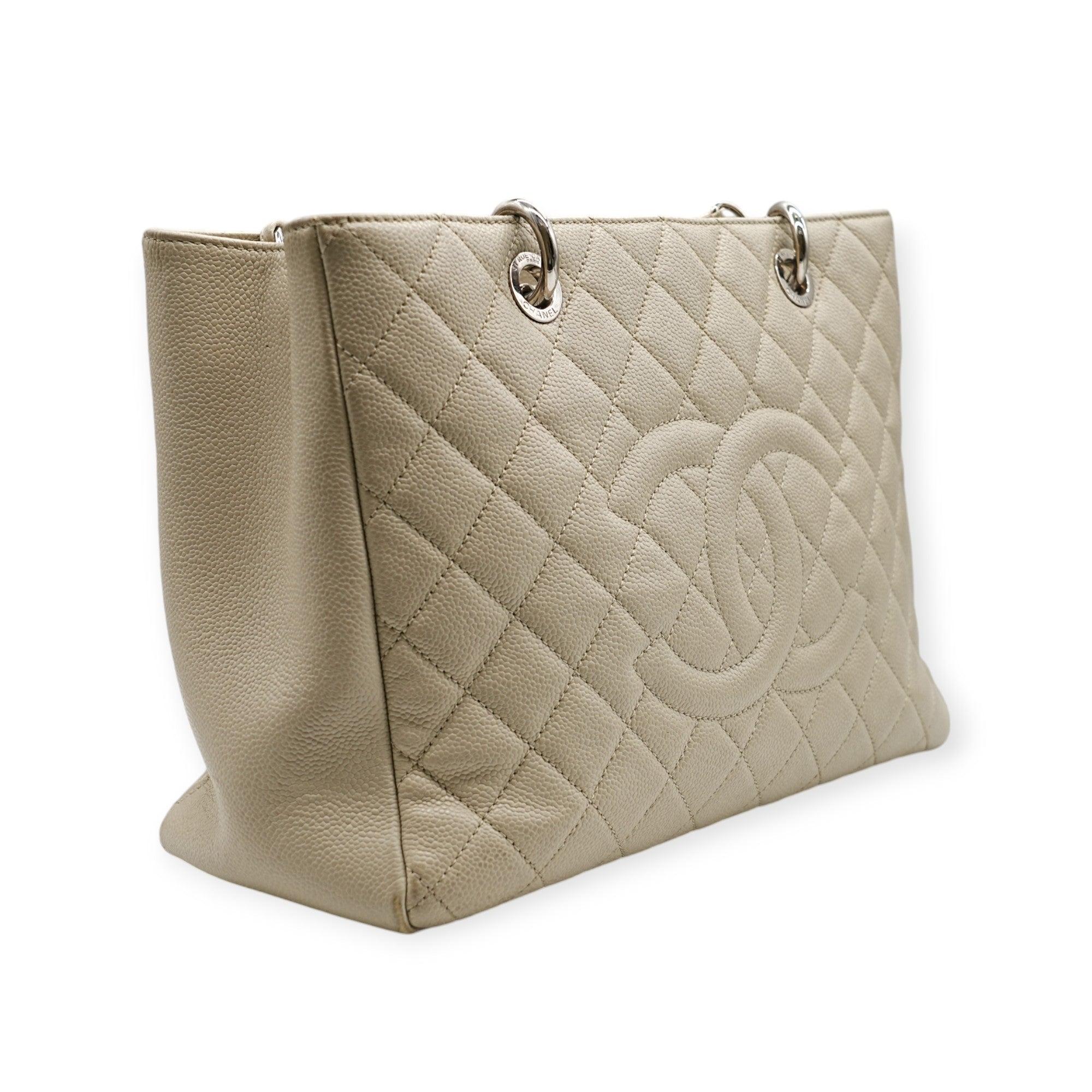 This tote is beautifully crafted of luxurious diamond-quilted caviar leather in off white. The bag features silver chain link leather-threaded shoulder straps with leather shoulder pads, a stitched Chanel CC logo on the front, and a rear patch