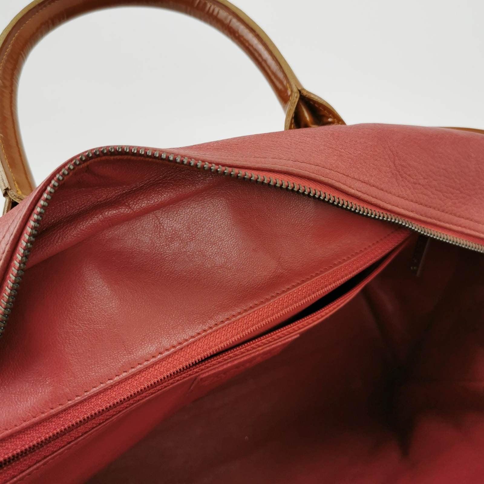 De las mujeres CHANEL Bolso bombín grande acolchado Caviar Rojo en venta