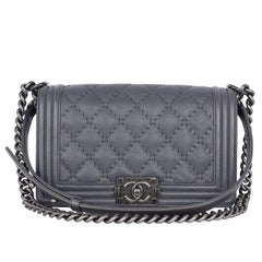 Chanel Kaviar Leder gesteppte Medium Boy Klappentasche Grau