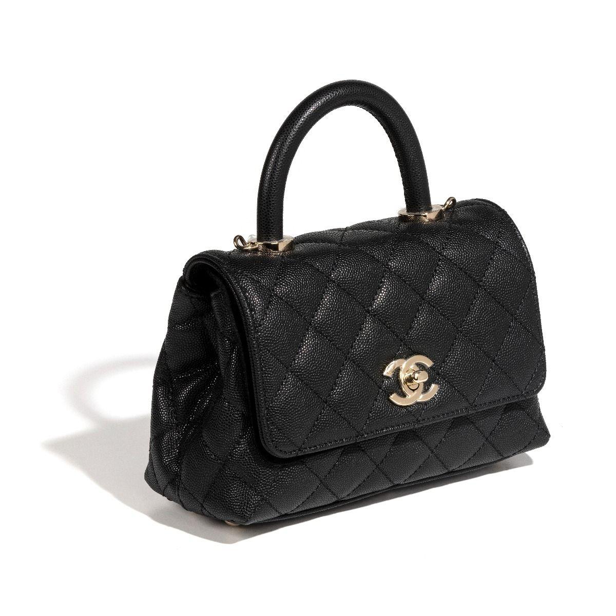 Featuring Chanel's signature diamond quilting, this pre-owned vintage top handle handbag has been crafted from caviar leather. Finished with gold-toned hardware, the backpack features the Maisons signature interlocking CC logo.
* Please note that