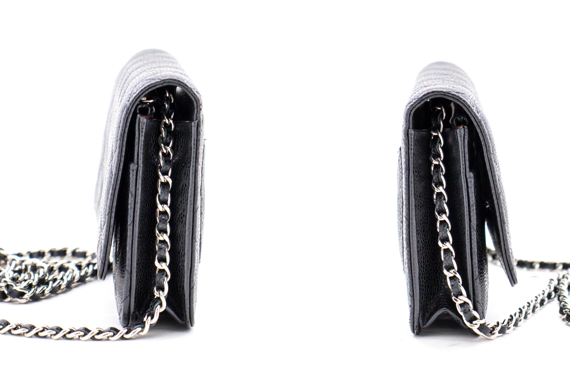 Un'autentica borsa a tracolla CHANEL Caviar Wallet On Chain WOC Black Crossbody. Il colore è nero. Il materiale esterno è la pelle. Il modello è solido. Questo articolo è contemporaneo. L'anno di produzione sarebbe il 2014.
Condizioni e