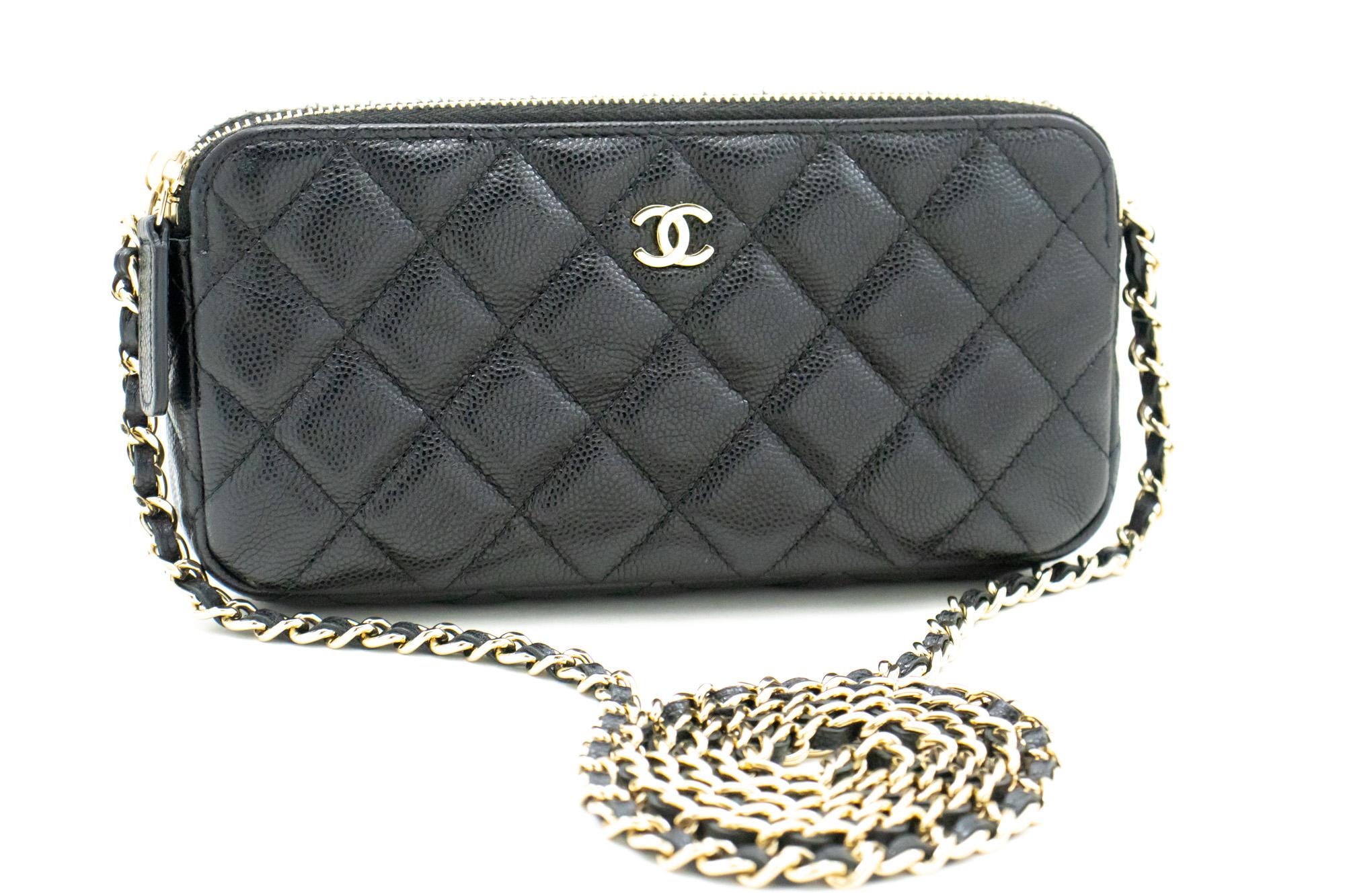 Un authentique sac à bandoulière CHANEL Caviar Wallet On Chain WOC Double Zip Chain. La couleur est noire. Le matériau extérieur est le cuir. Le motif est solide. Cet article est un article contemporain. L'année de fabrication serait