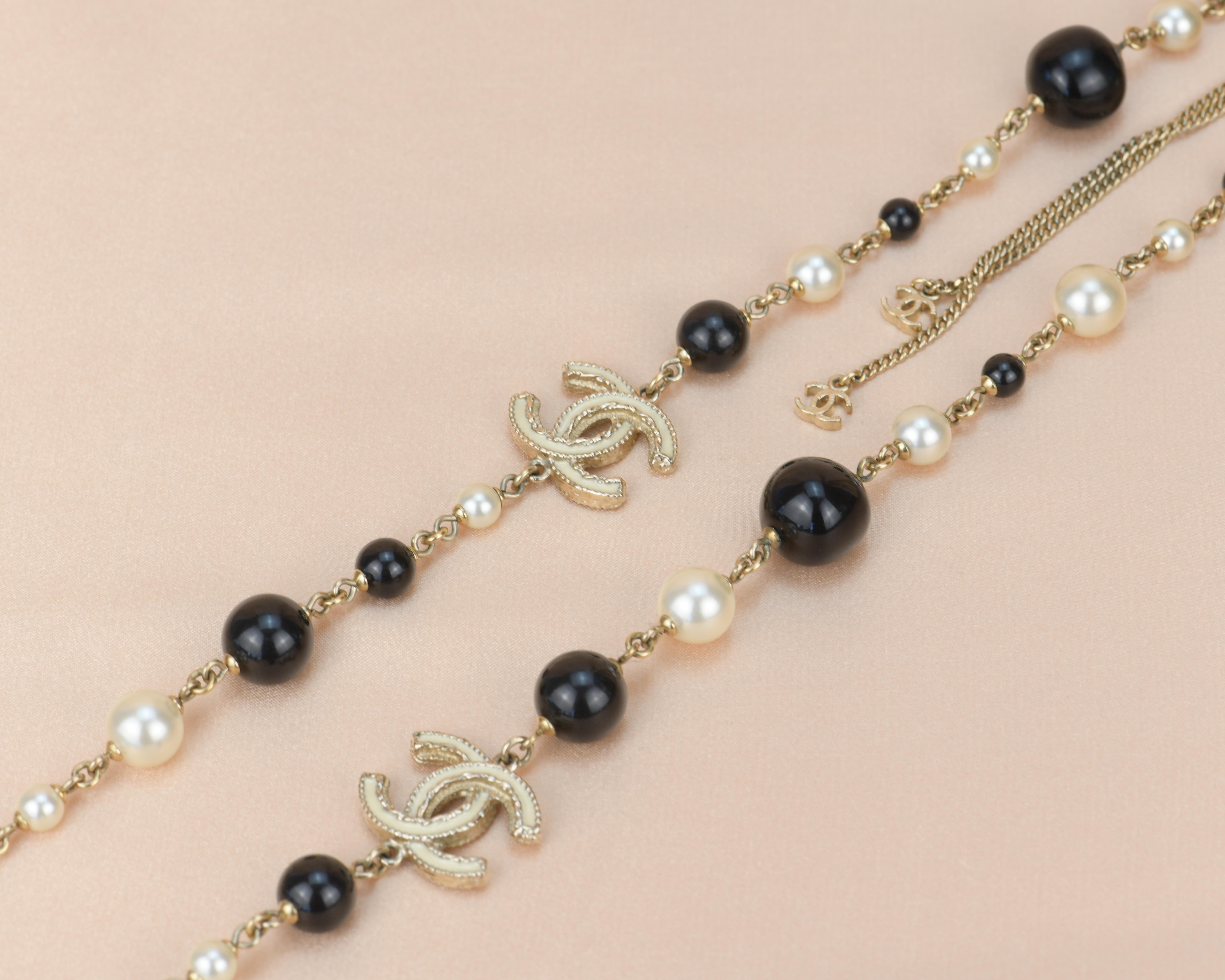 Bead Chanel CC 2011 Pearl Necklace and Earrings Set