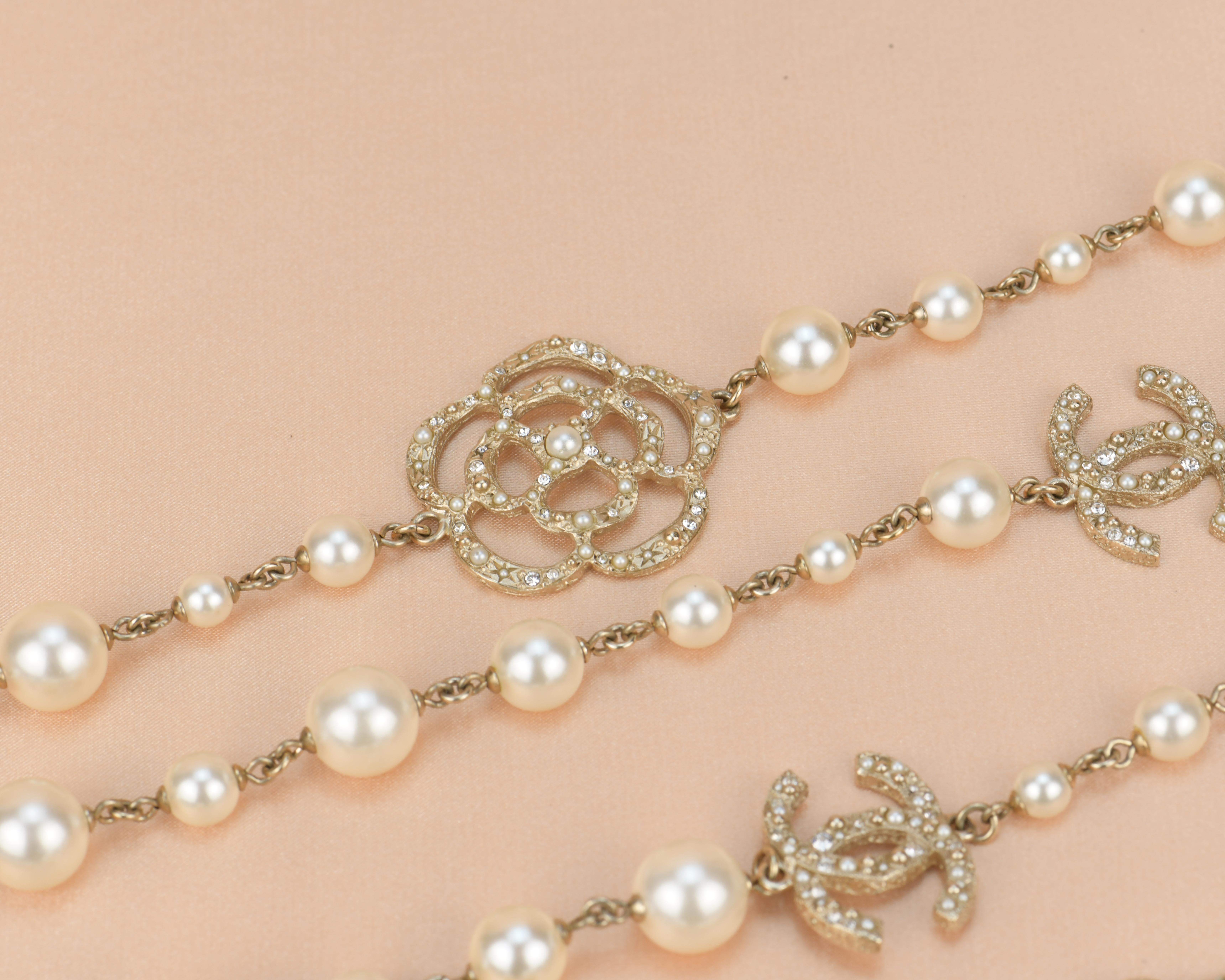 Women's or Men's Chanel CC 2014 Crystal Camellia Pearl Long Necklace
