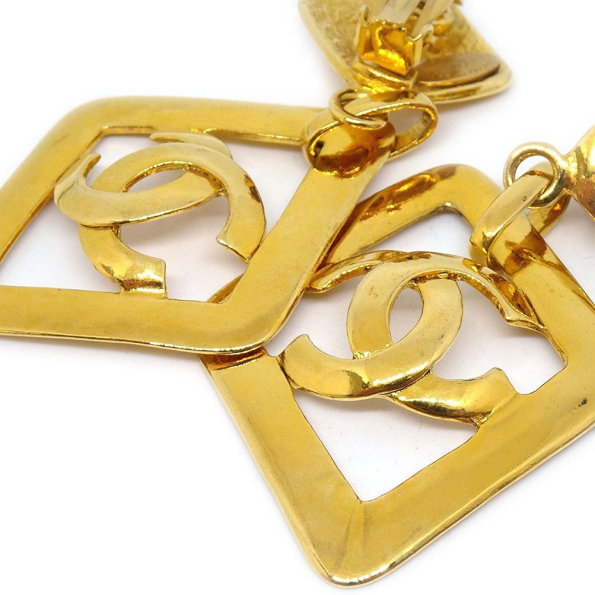 CHANEL CC Boucles d'oreilles pendantes en métal doré 24K en forme de diamant pour le soir Bon état - En vente à Chicago, IL