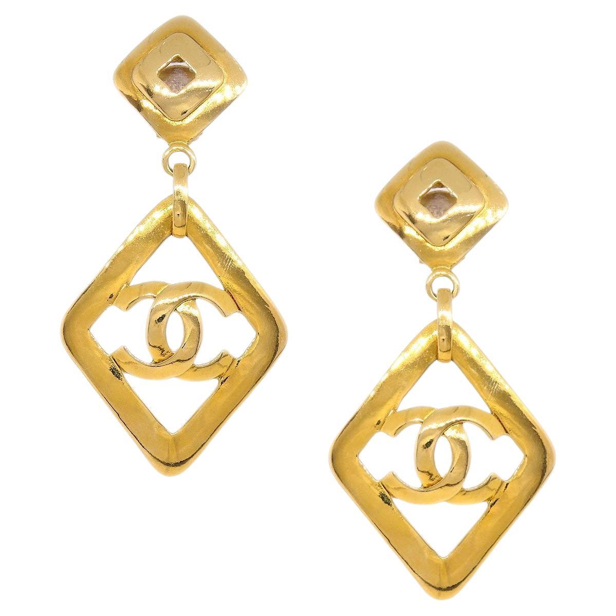 CHANEL CC 24K Gold Tone Metal Diamond Shape Evening Dangle Drop Earrings For Sale