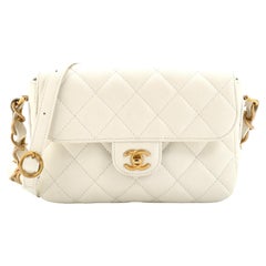 Chanel CC Messenger Bag mit verstellbarem Riemen und Klappe aus gestepptem Kaviar