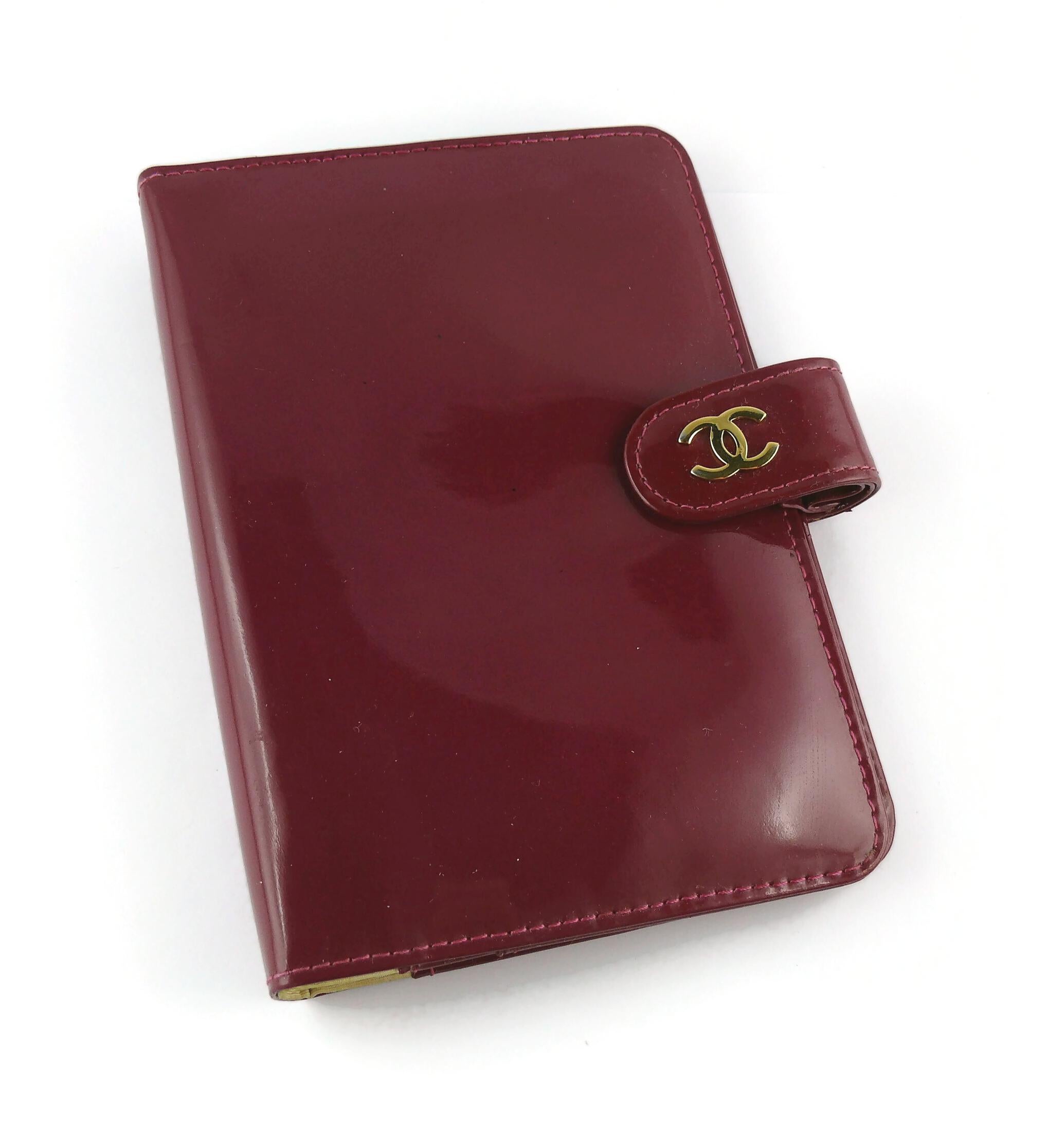 Chanel CC Agenda Agenda de Día Funda Charol Rojo Fresa Marrón