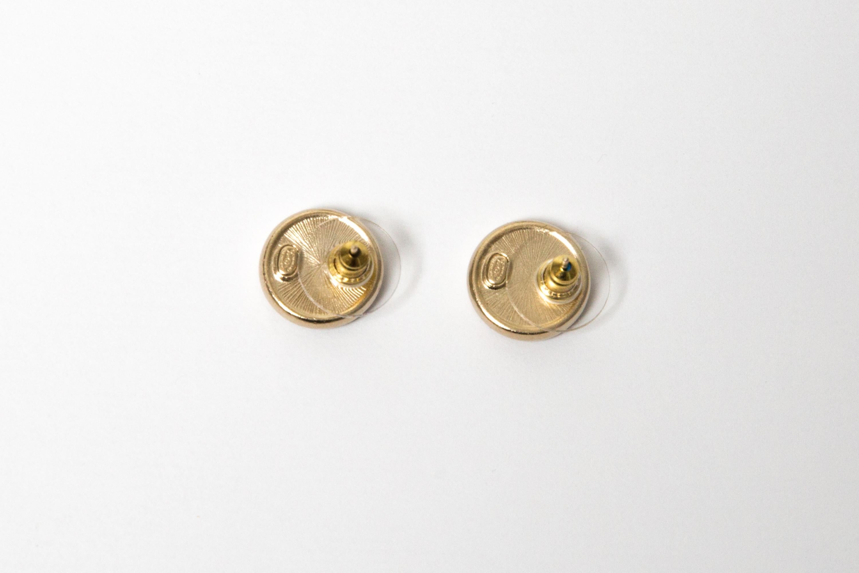 Chanel CC and 5 GoldTone Earrings In Excellent Condition For Sale In Paris, FR
