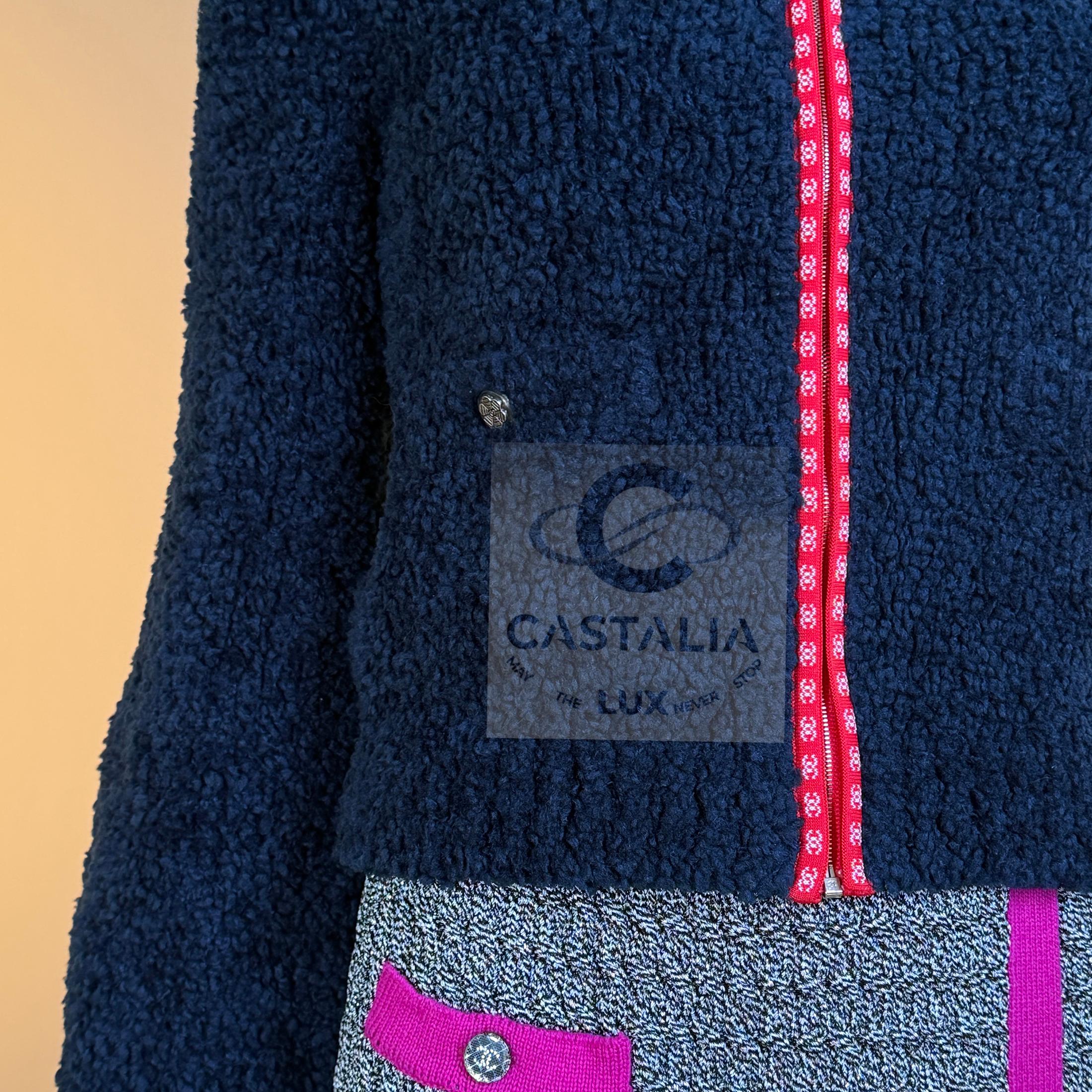 CHANEL New Iconic CC Logo Teddy Bomber Jacket 36 FR en vente 5