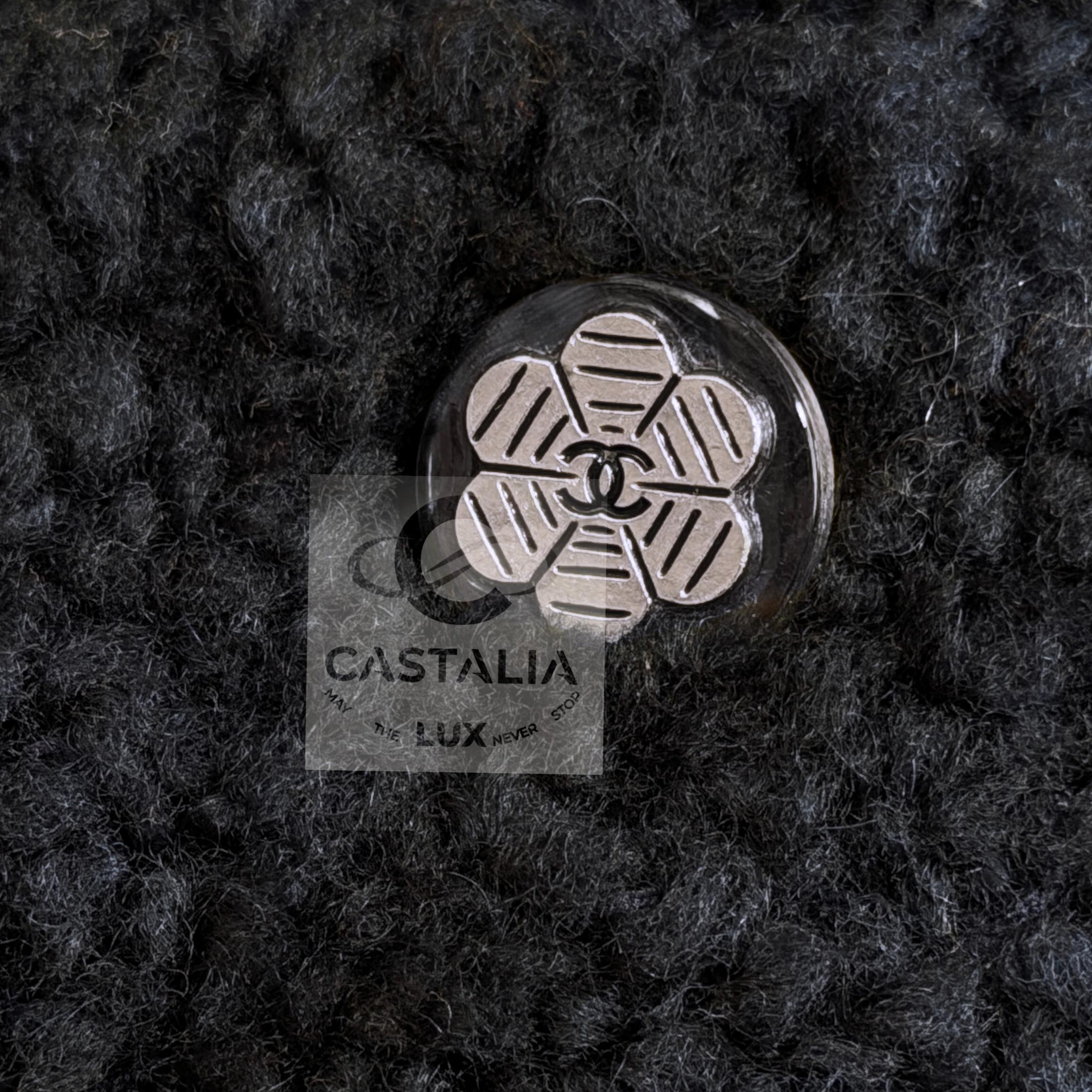 CHANEL New Iconic CC Logo Teddy Bomber Jacket 36 FR en vente 6