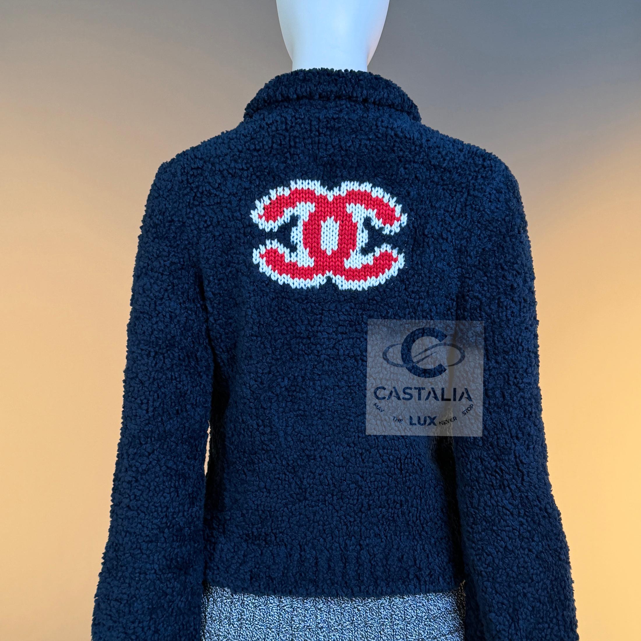 CHANEL New Iconic CC Logo Teddy Bomber Jacket 36 FR en vente 7