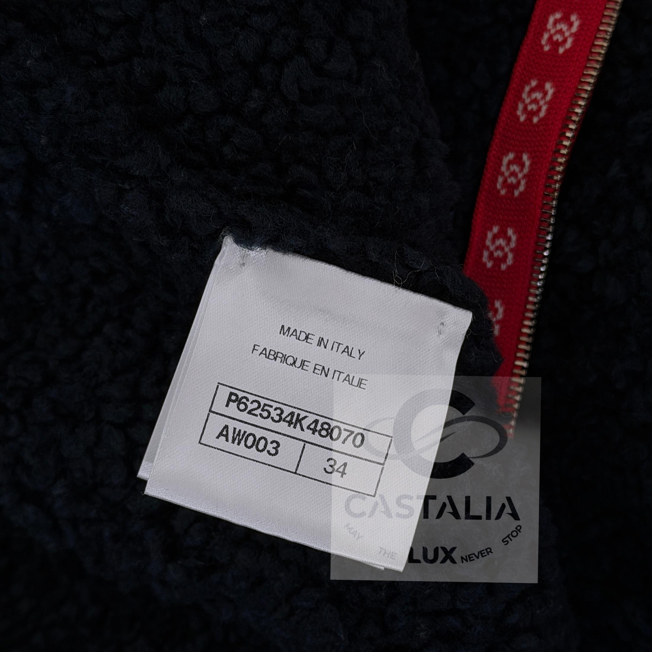 CHANEL New Iconic CC Logo Teddy Bomber Jacket 36 FR en vente 11