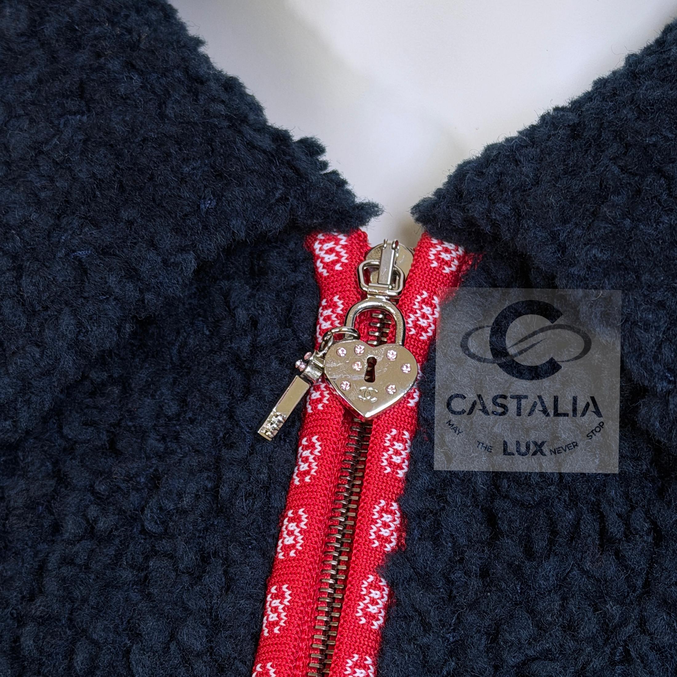 CHANEL New Iconic CC Logo Teddy Bomber Jacket 36 FR en vente 4