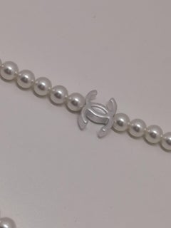 Chanel CC B25 Collana lunga di perle bianche a strati Chanel