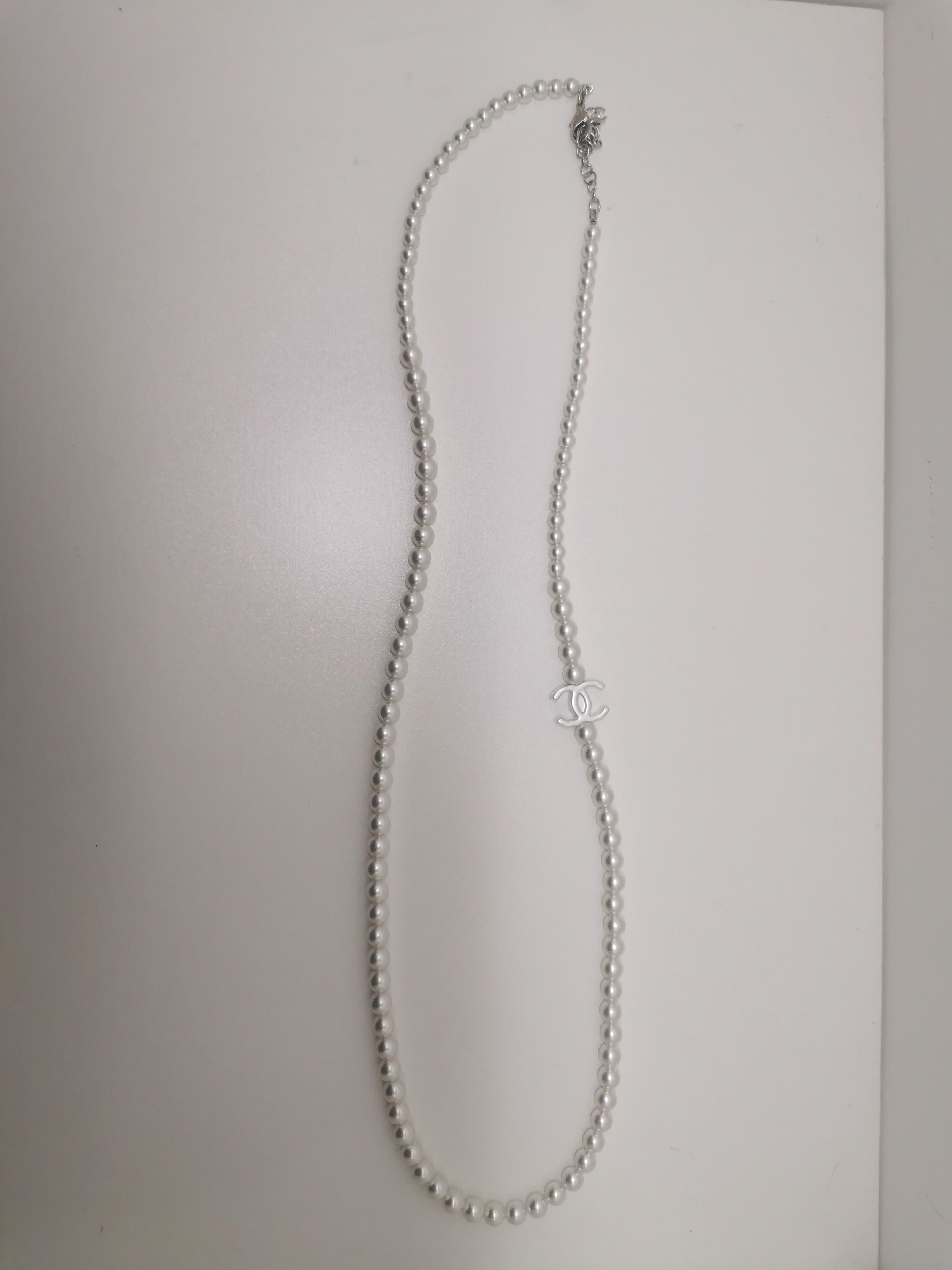 Chanel CC B25 White Pearl Long Necklace Layered Choker In Excellent Condition For Sale In PUTNEY, NSW