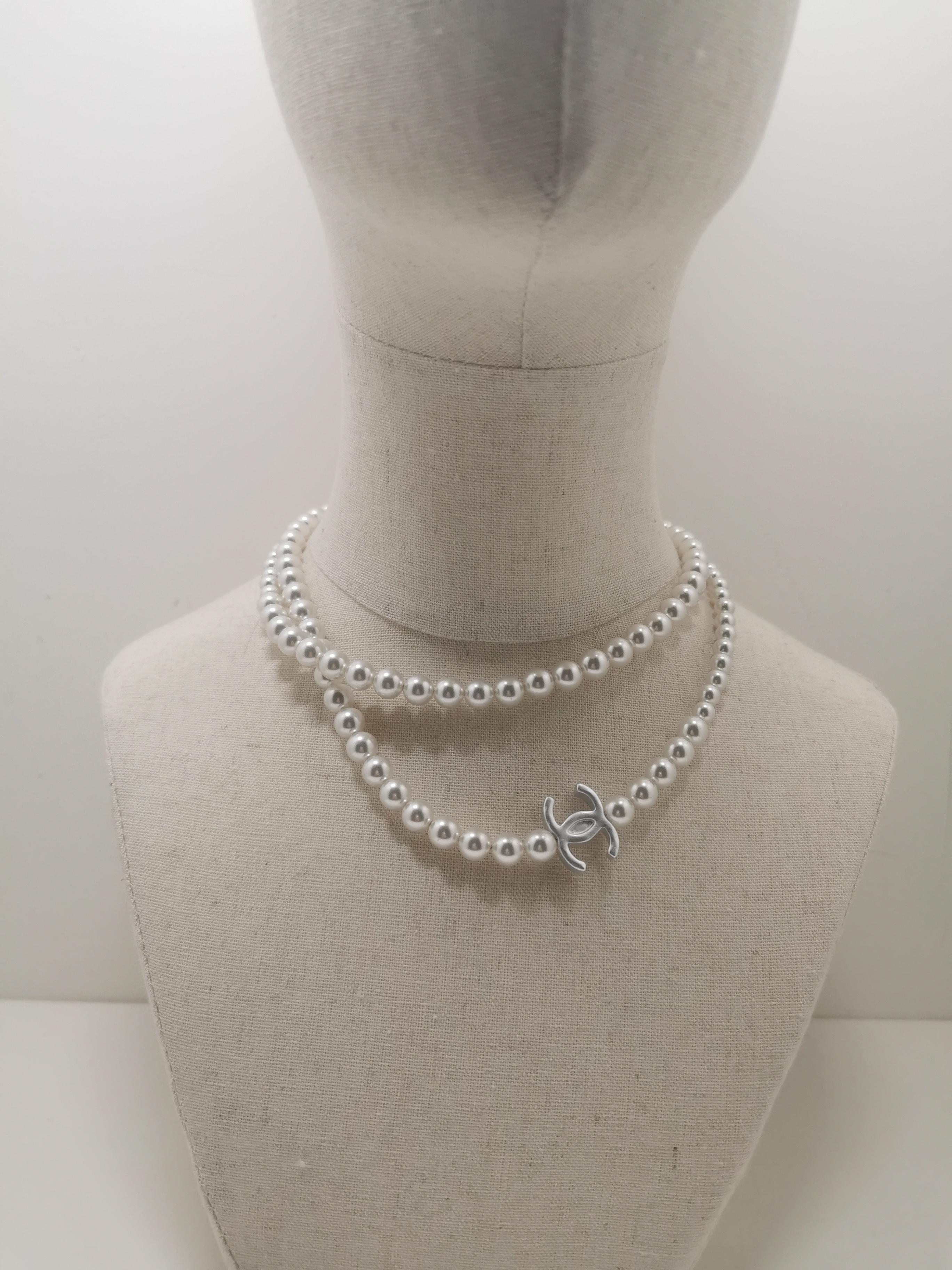 Women's Chanel CC B25 White Pearl Long Necklace Layered Choker For Sale