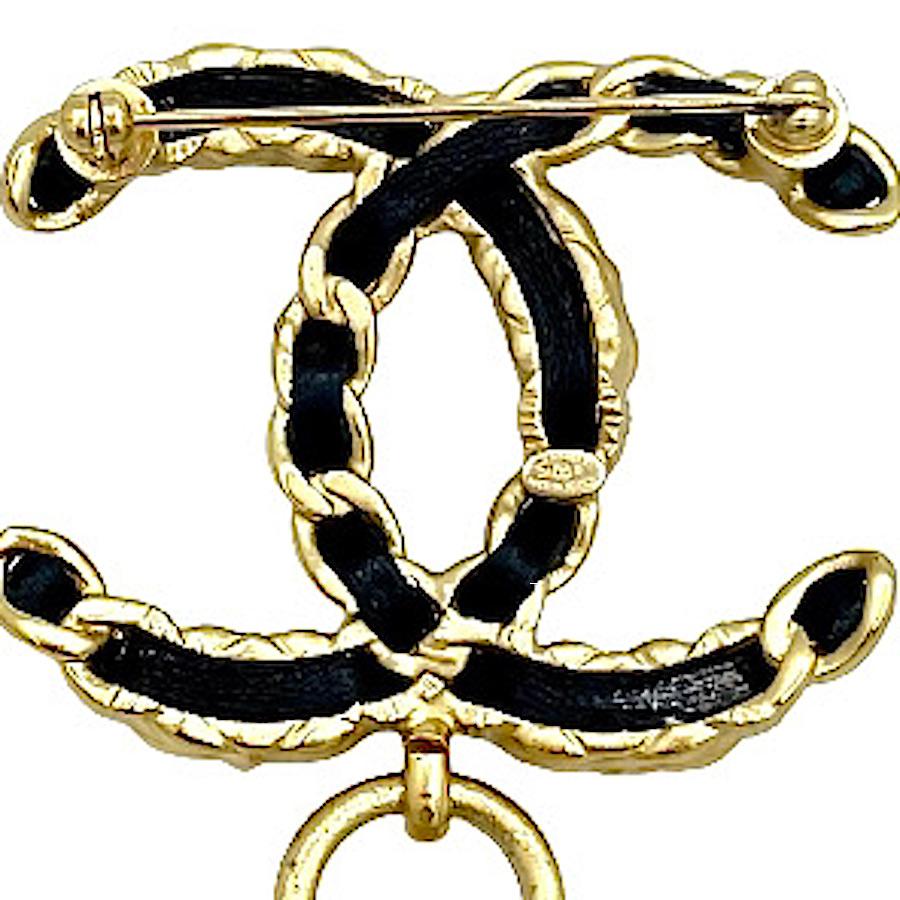 Women's Chanel CC Bag Golden Brooch 