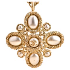 Chanel CC Baroque Pearl Necklace 