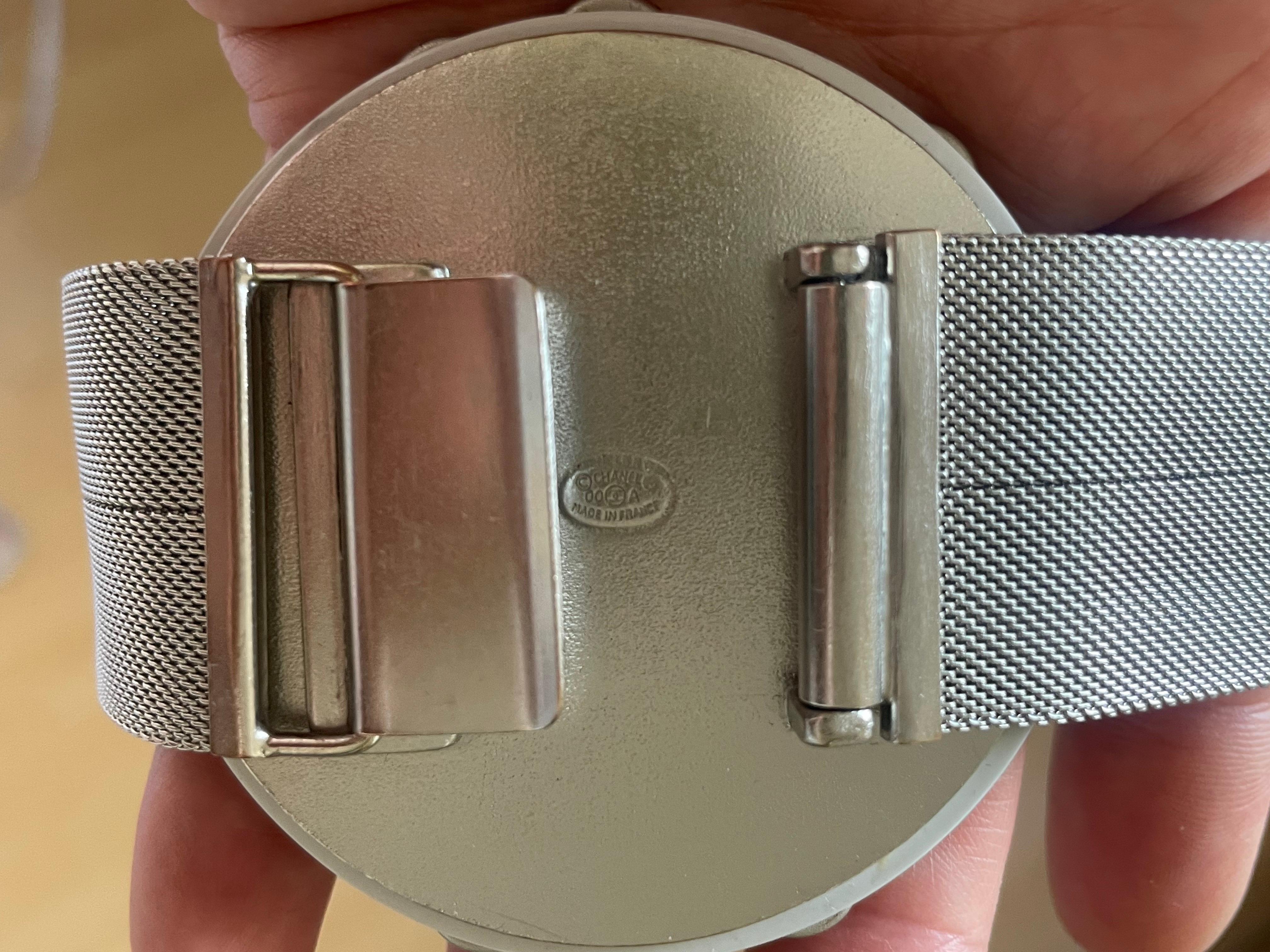 Donna Cintura Chanel CC con logo e catena di strass, argento. in vendita