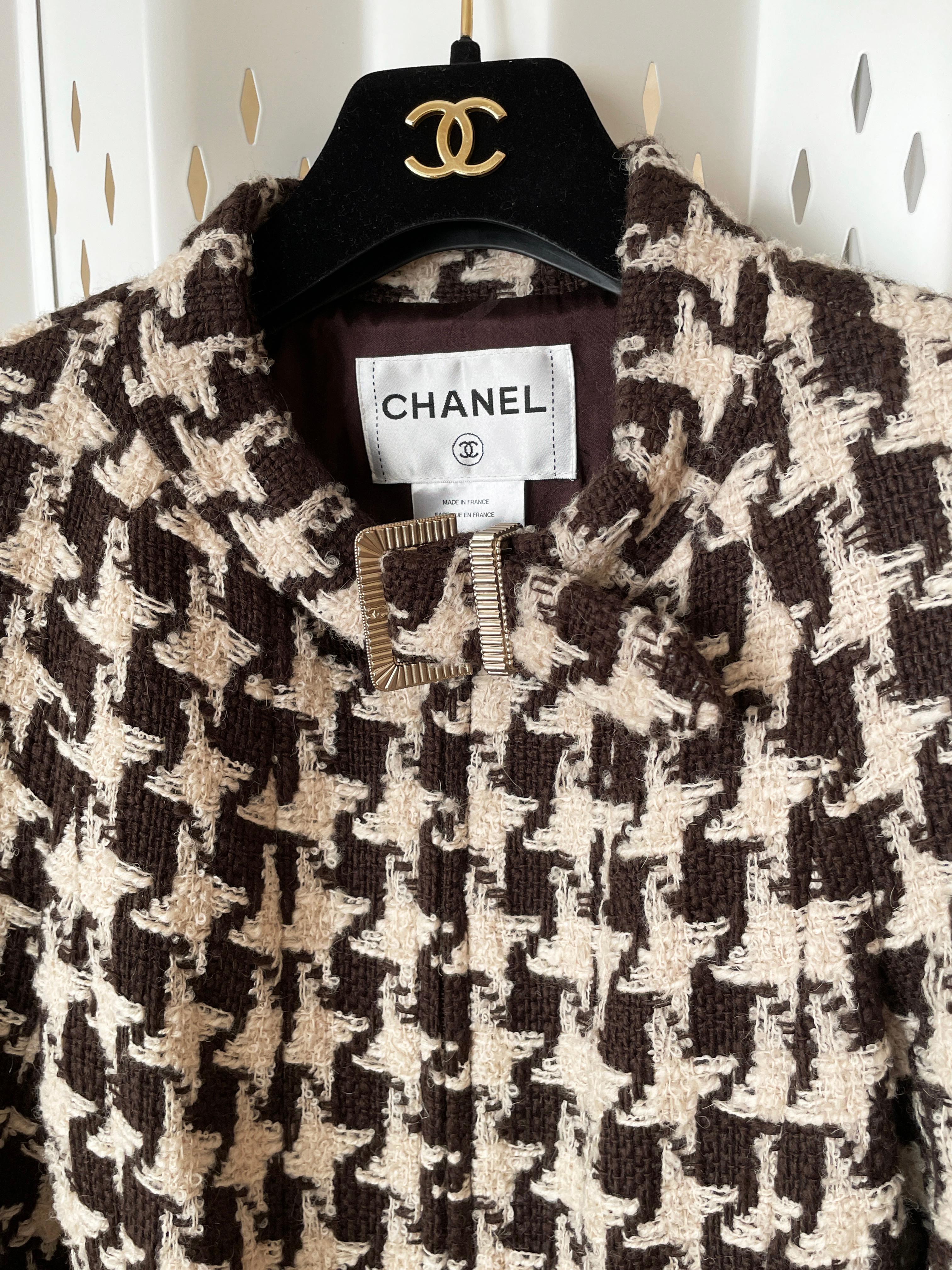Chanel CC Belted Houndstooth Tweed Jacket 34 FR In Excellent Condition In Dubai, AE