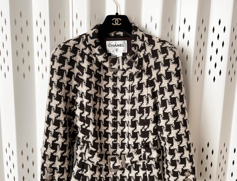 Chanel CC Belted Houndstooth Tweed Jacket For Sale at 1stDibs