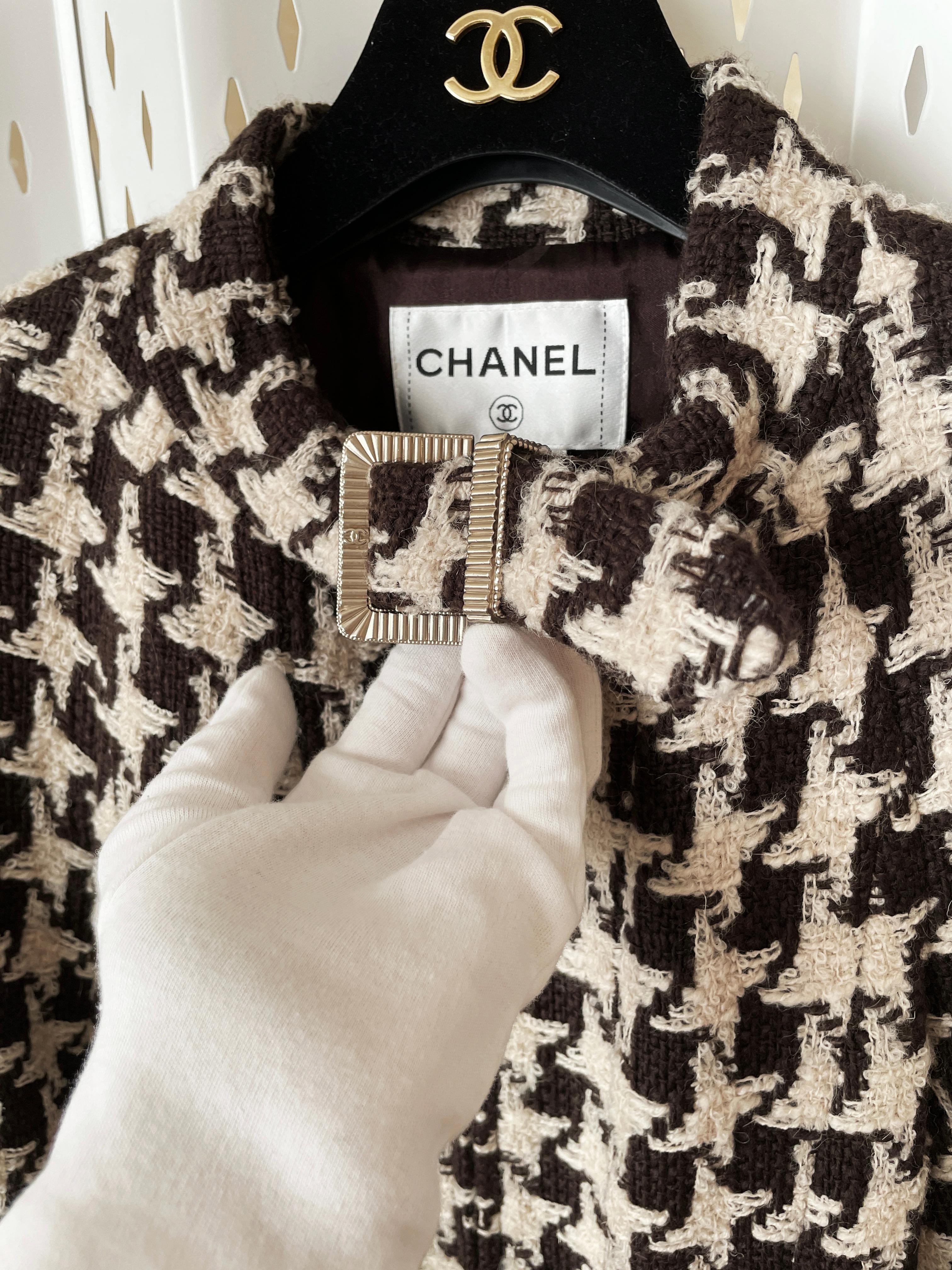 Chanel CC Belted Houndstooth Tweed Jacket In New Condition In Dubai, AE