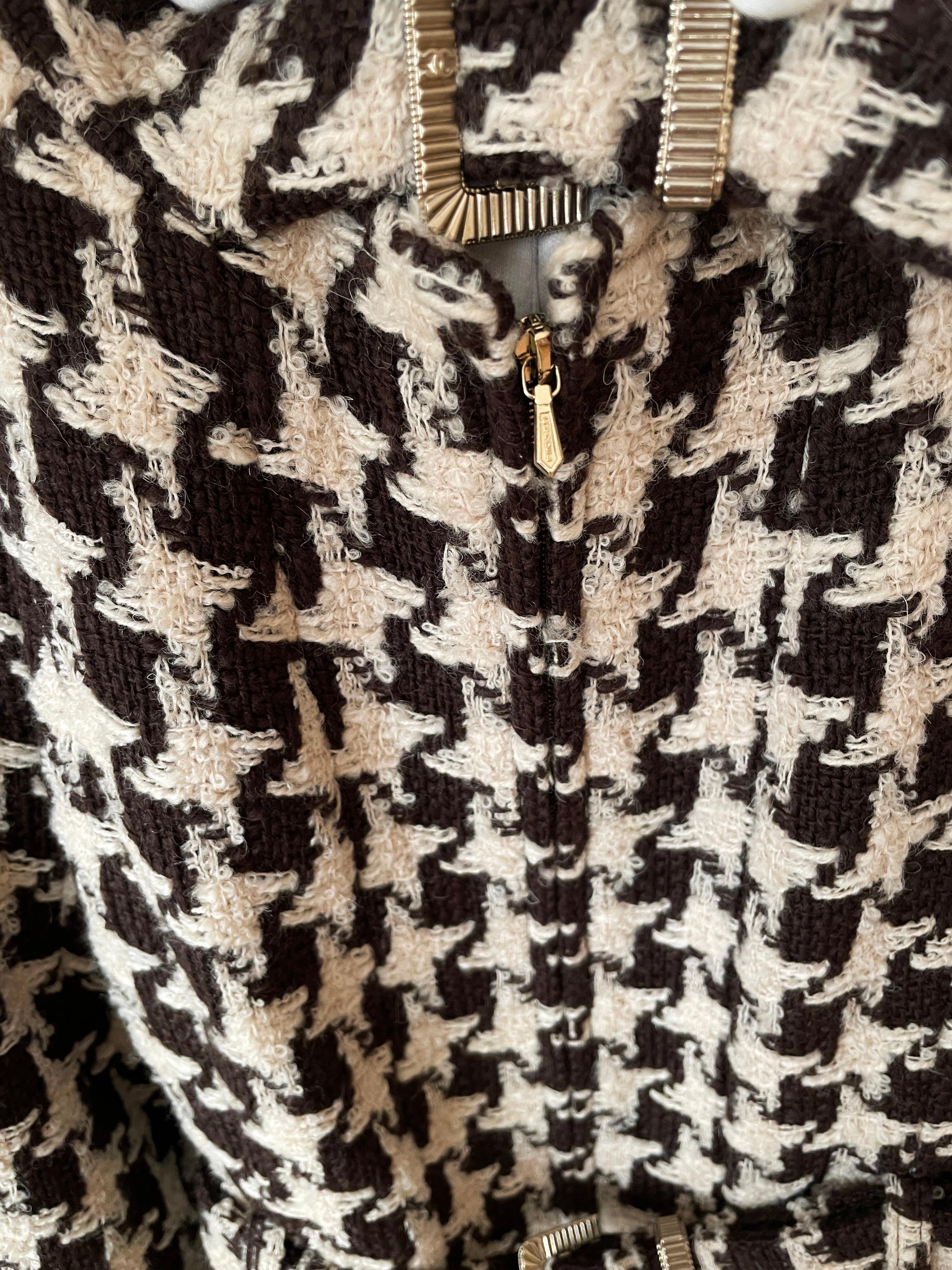 Chaqueta de tweed de pata de gallo con cinturón Chanel CC 3