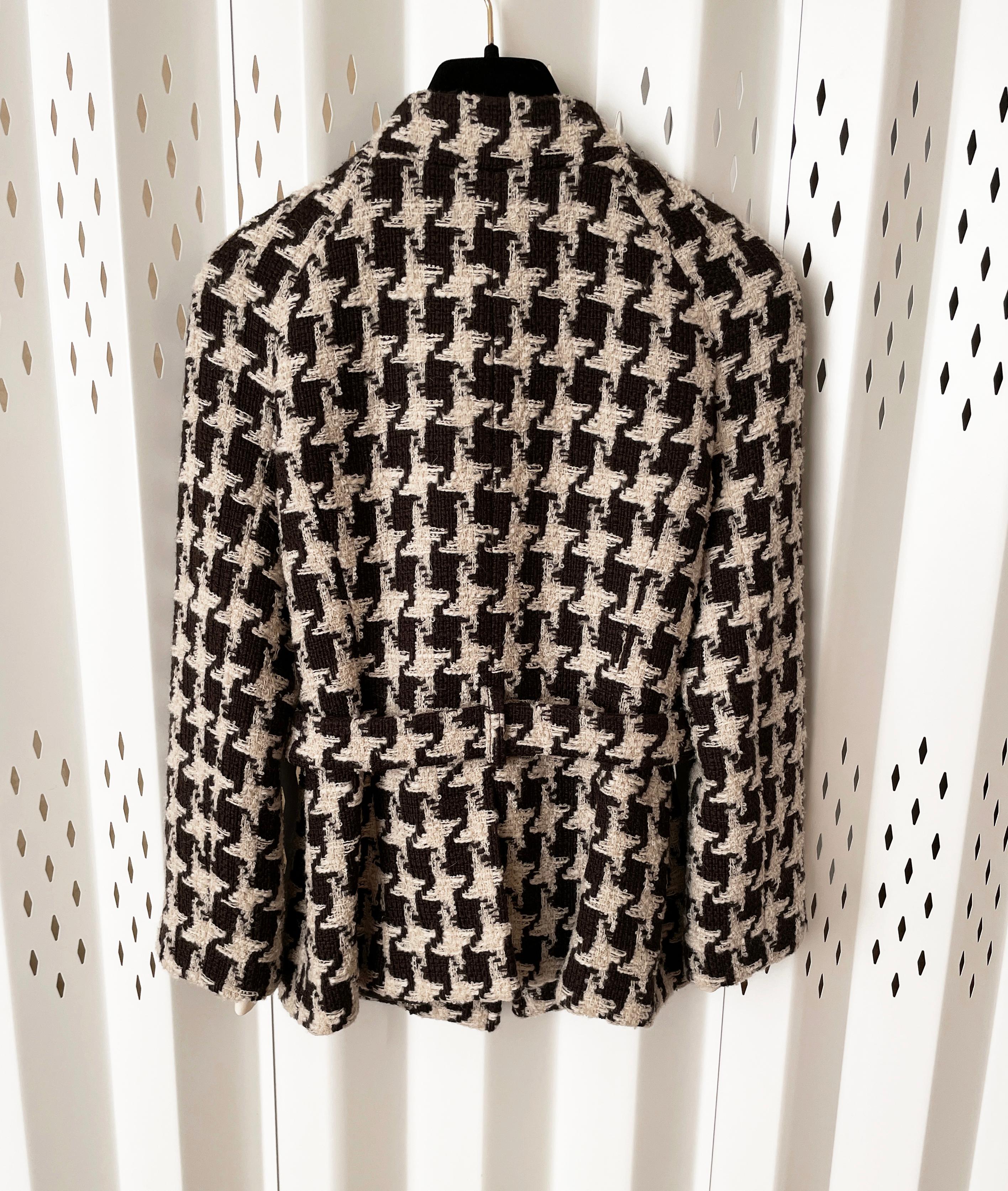 Chanel CC Belted Houndstooth Tweed Jacket 4