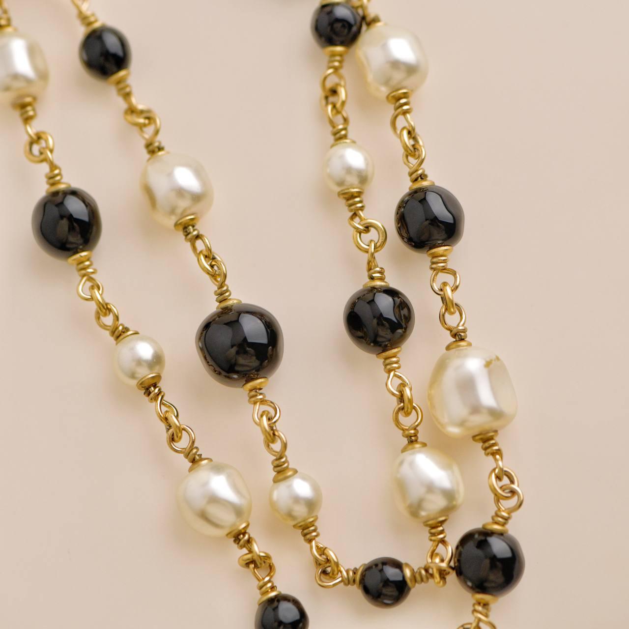 Chanel CC Black And Cream Pearl Gold Tone Long Necklace For Sale 3