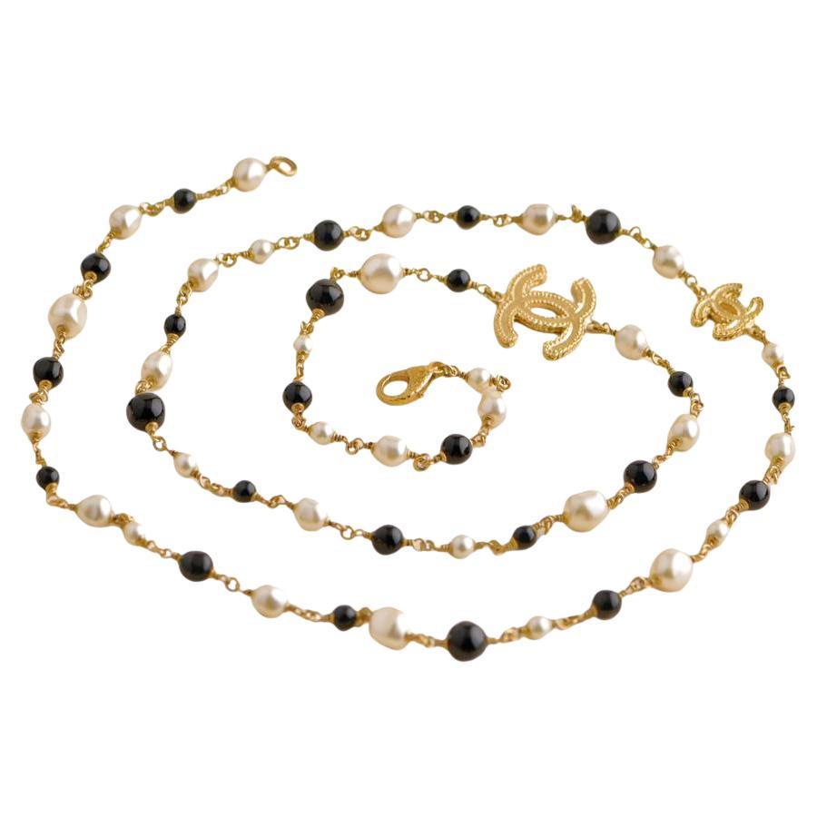 Chanel CC Black And Cream Pearl Gold Tone Long Necklace For Sale
