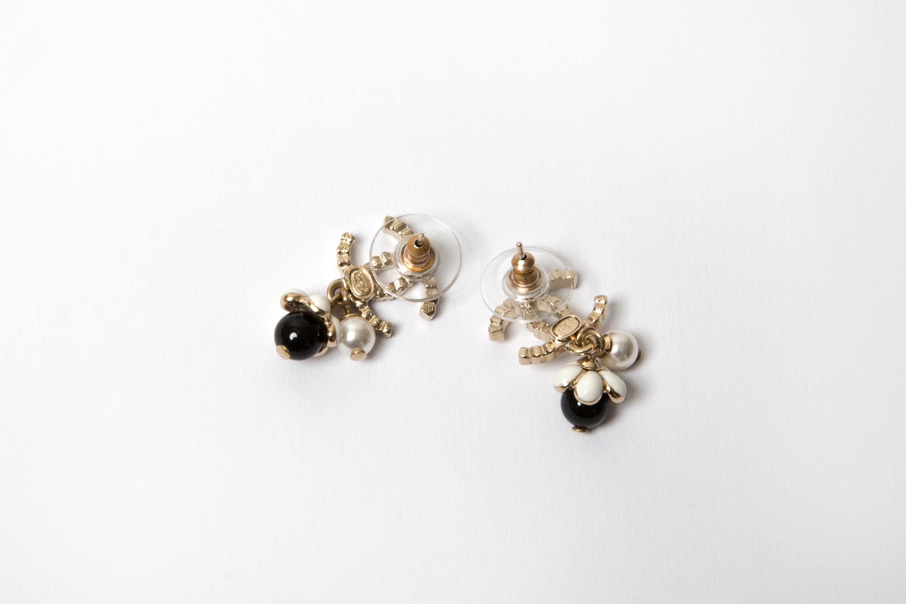 Chanel CC Black and Gold Tone Earrings For Sale 1
