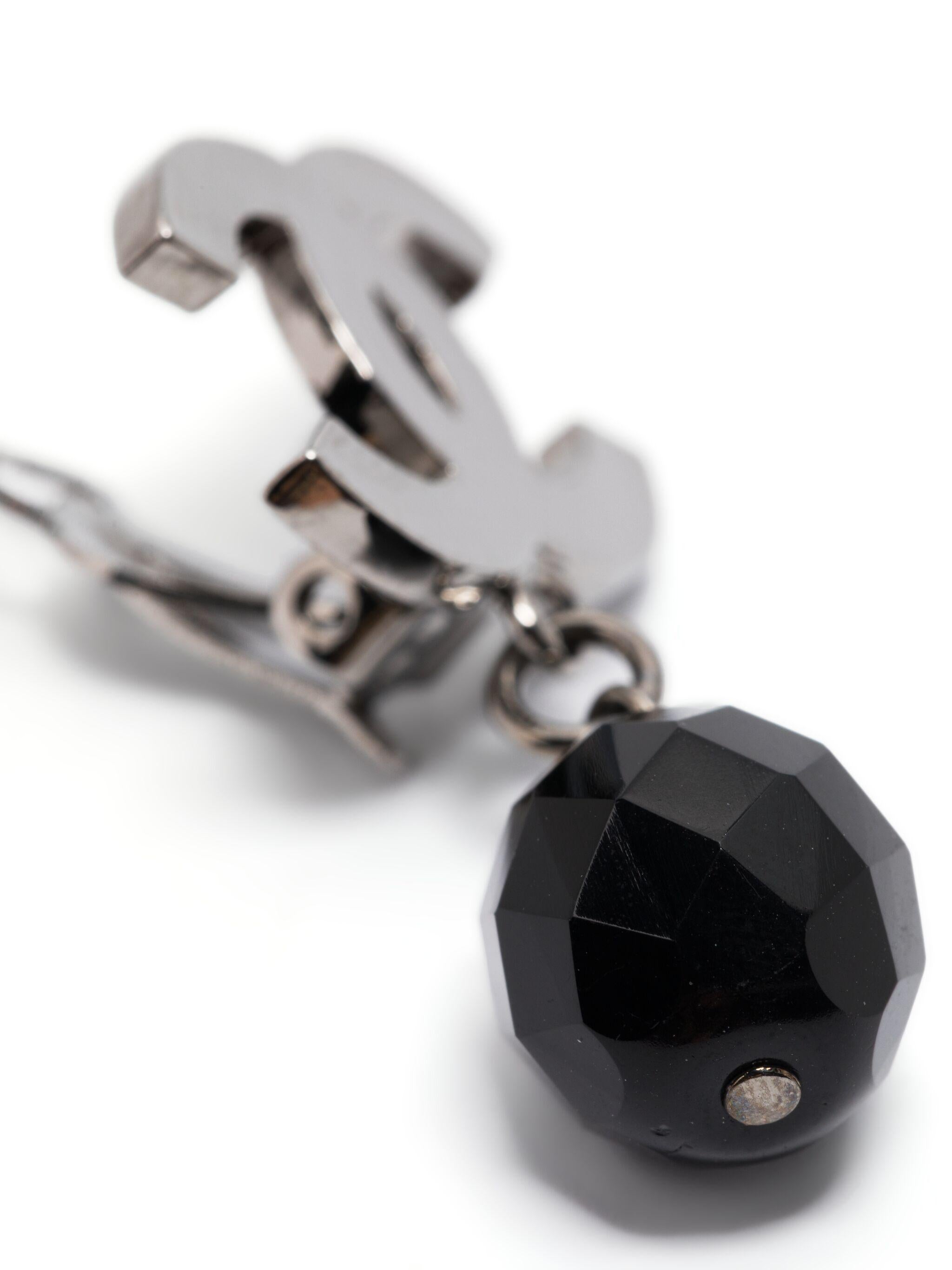 Chanel CC Black Bead Clip-On Earrings In Good Condition For Sale In Paris, FR