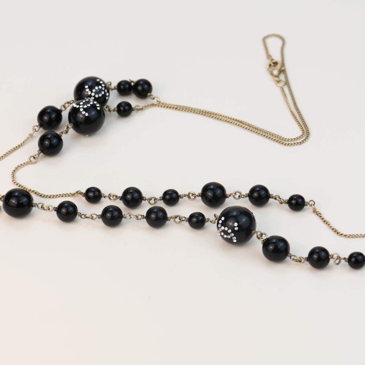 Chanel CC Lange Kette mit schwarzen Perlen im Angebot 2