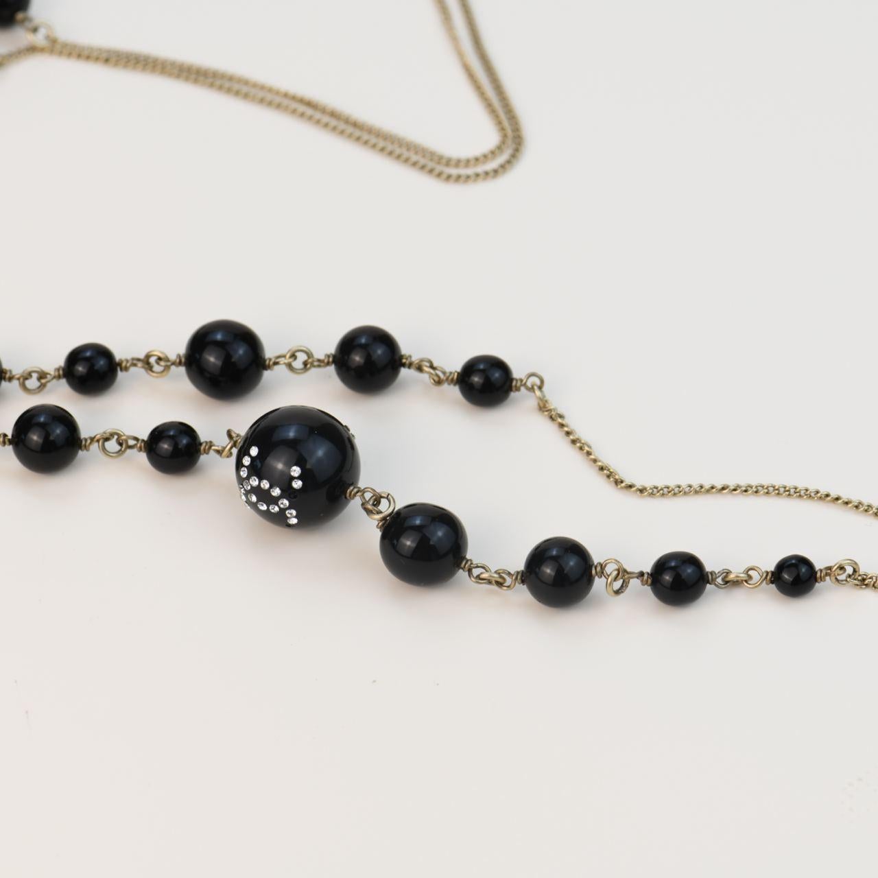 Chanel CC Lange Kette mit schwarzen Perlen im Angebot 3