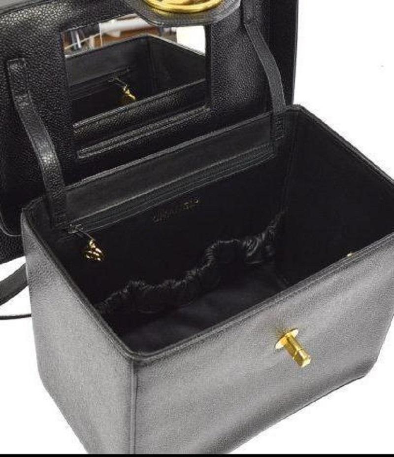 CHANEL CC Schwarze Kaviar Leder Gold Kosmetik-Reise-Schmink-Top Handle Bag im Angebot 3